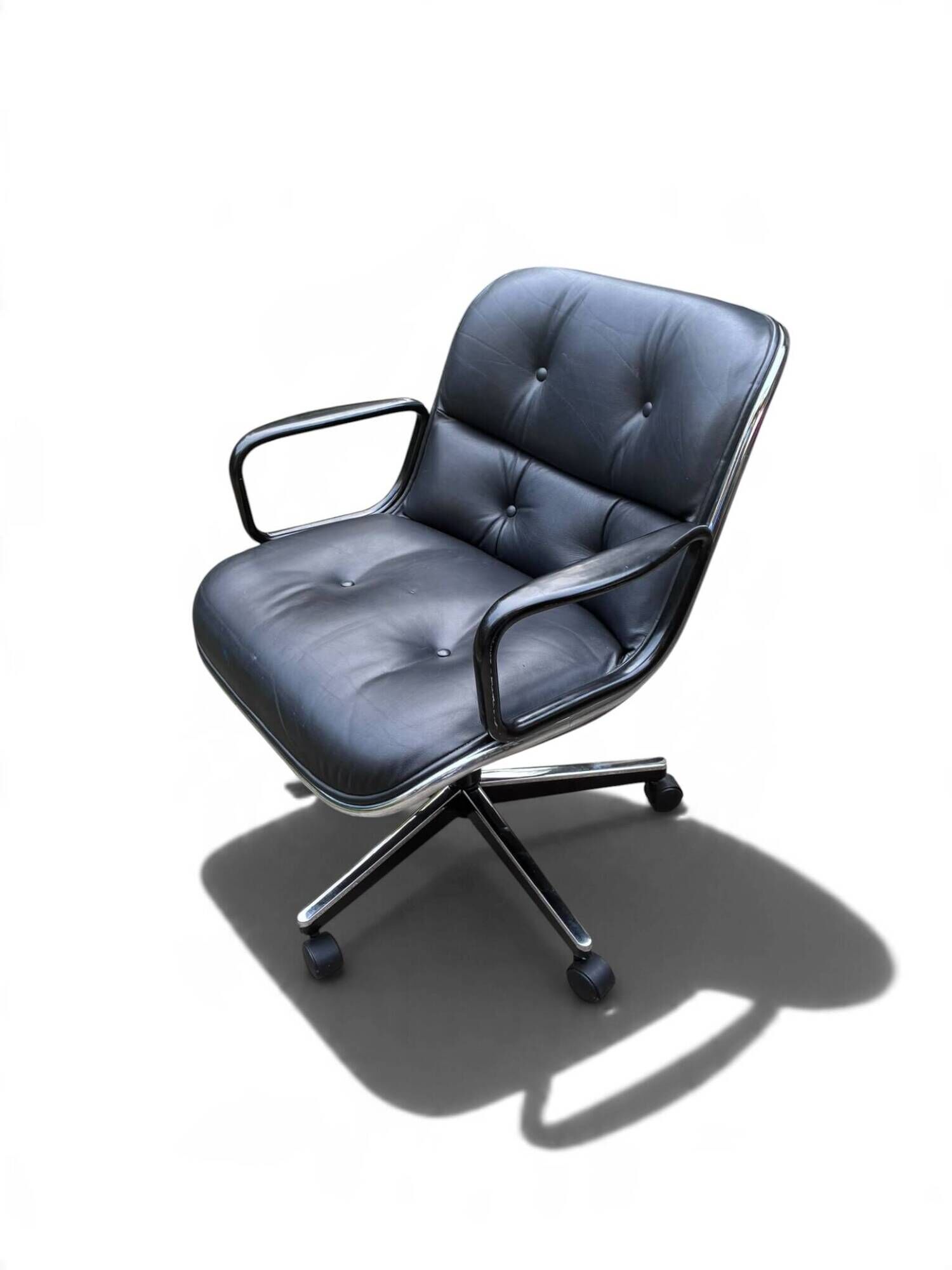 Charles Pollock – Executive Knoll office chair in black leather