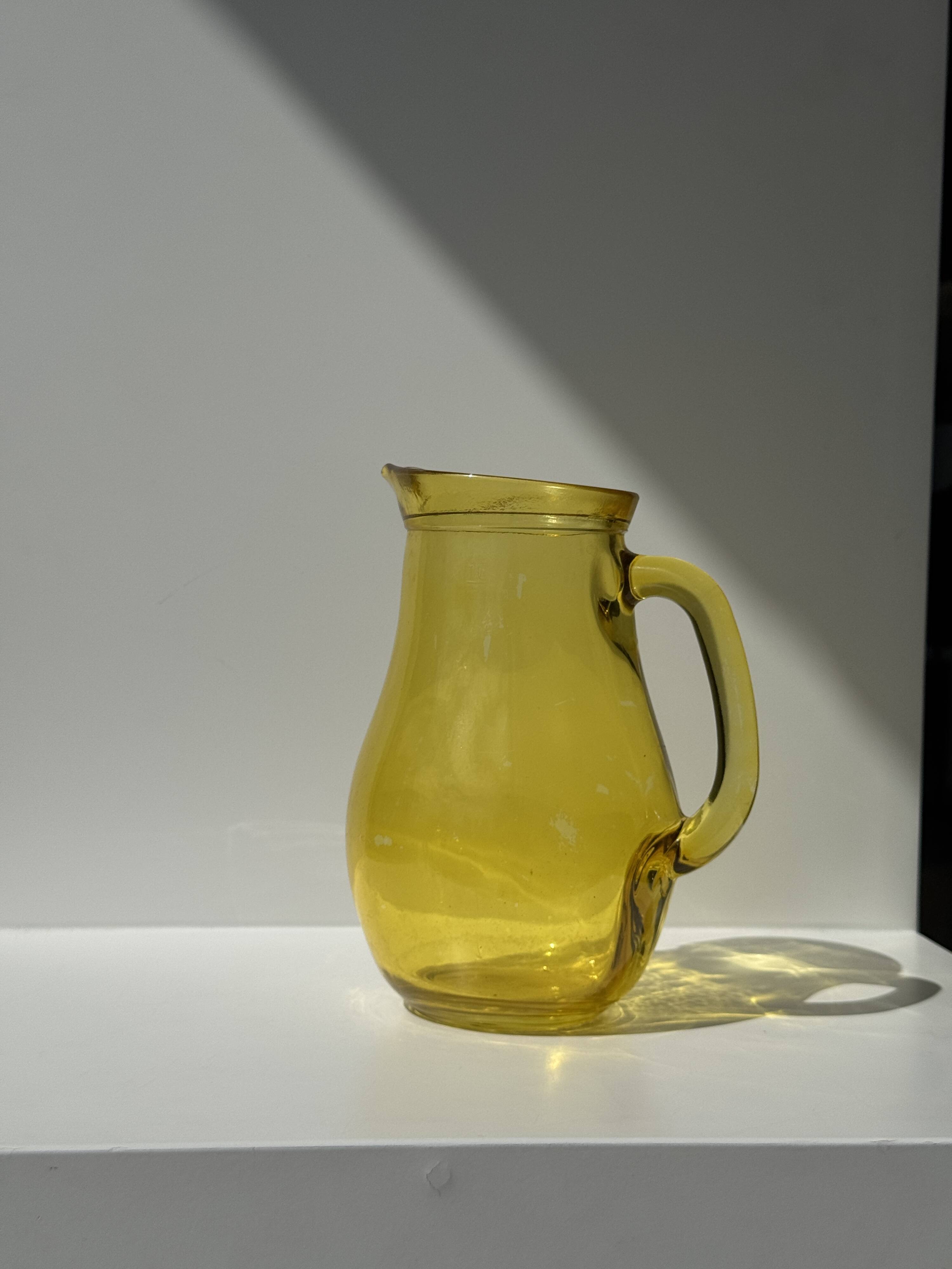 Vintage yellow glass pitcher H20.5