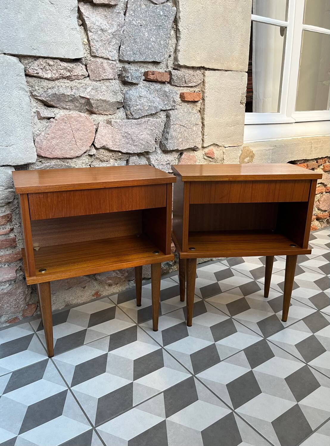 Pair of bedside tables with tapered legs, 1960s/70s