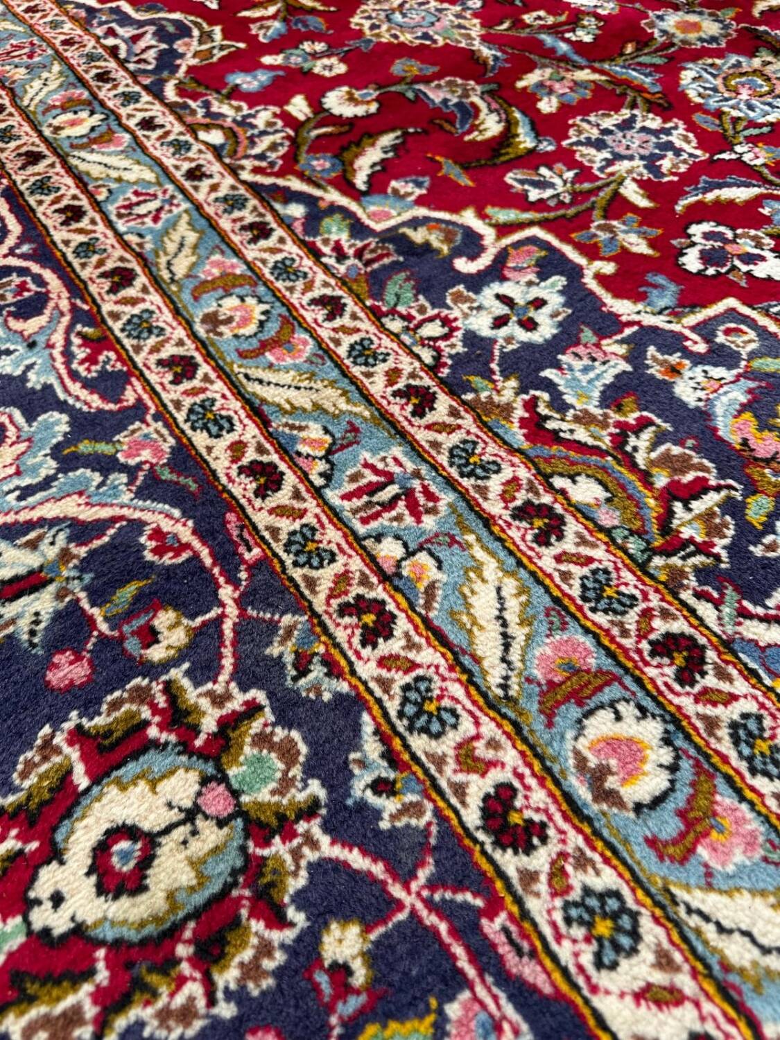 Large Persian rug 4.5m x 3m