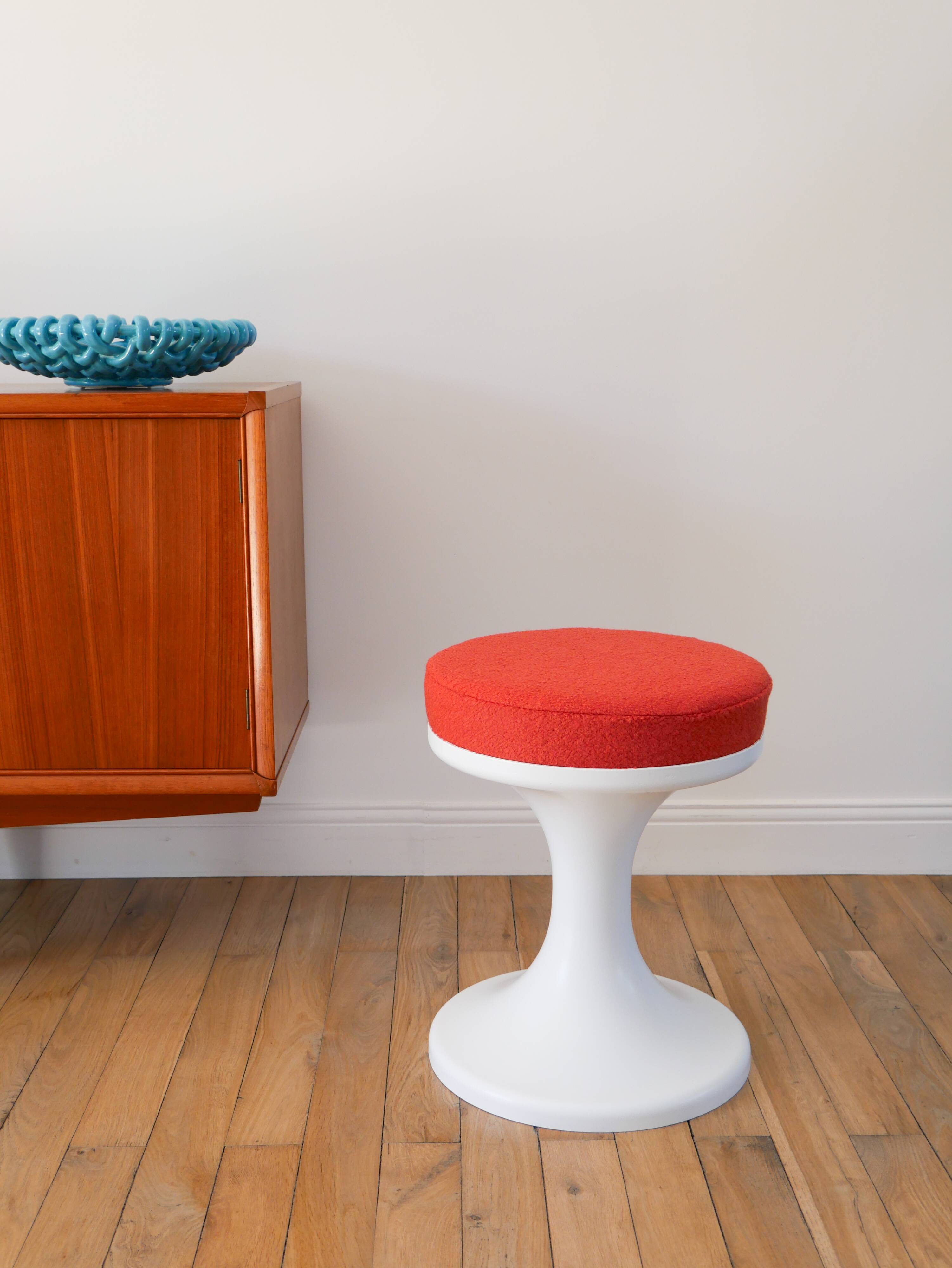 Tulip stool in Plastic and Wool, Rust, Space Age Design, 1970