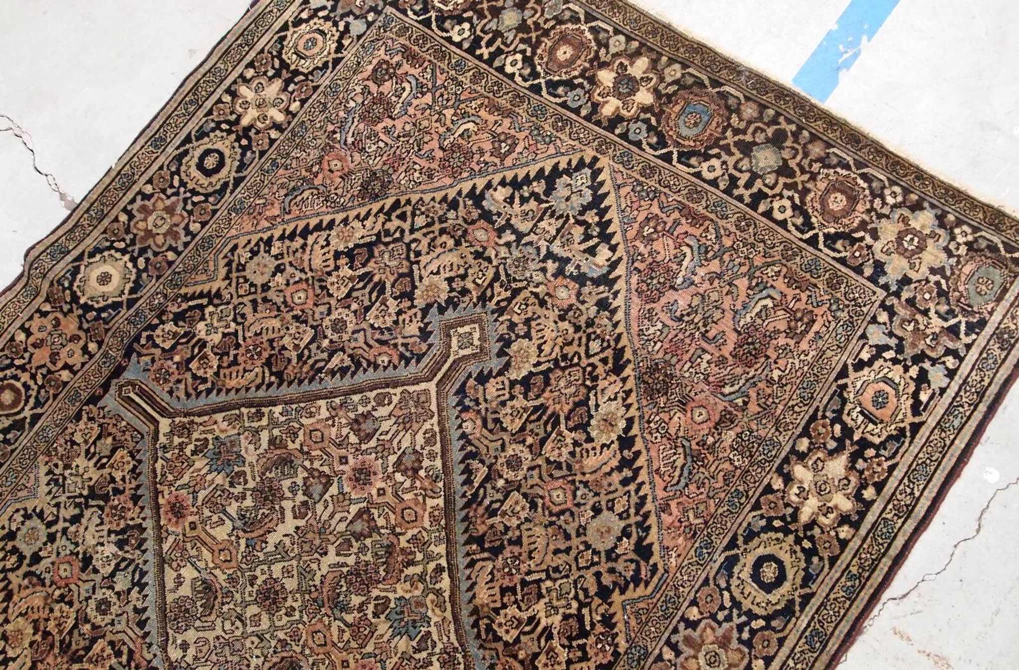 Handmade antique Persian Sarouk Farahan rug 103cm x 161cm 1880s