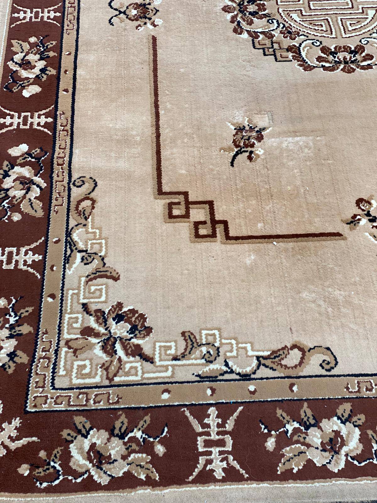 Persian rug in beige wool with woven flowers 290x190cm