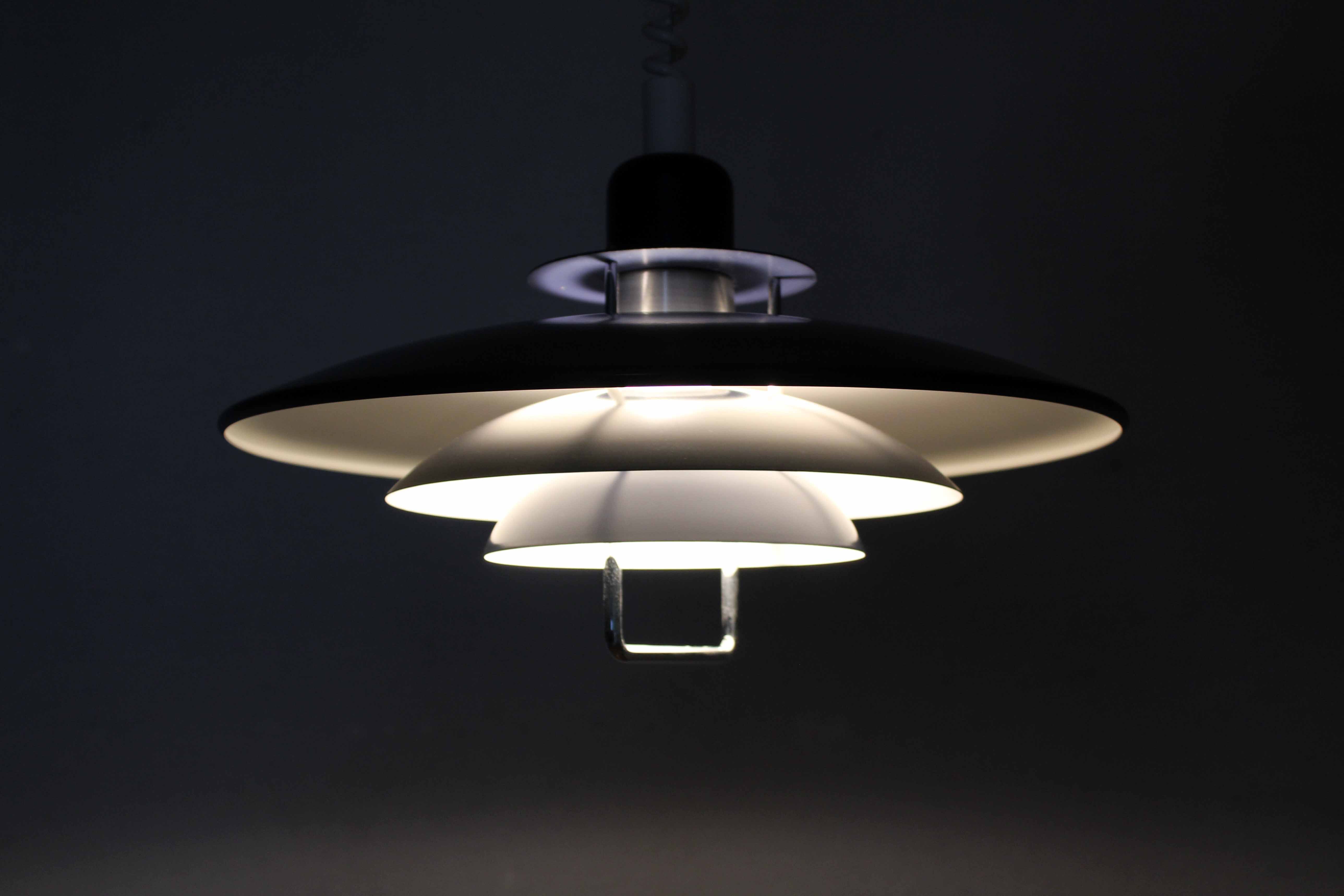 Suspension rises and falls Scandinavian style
