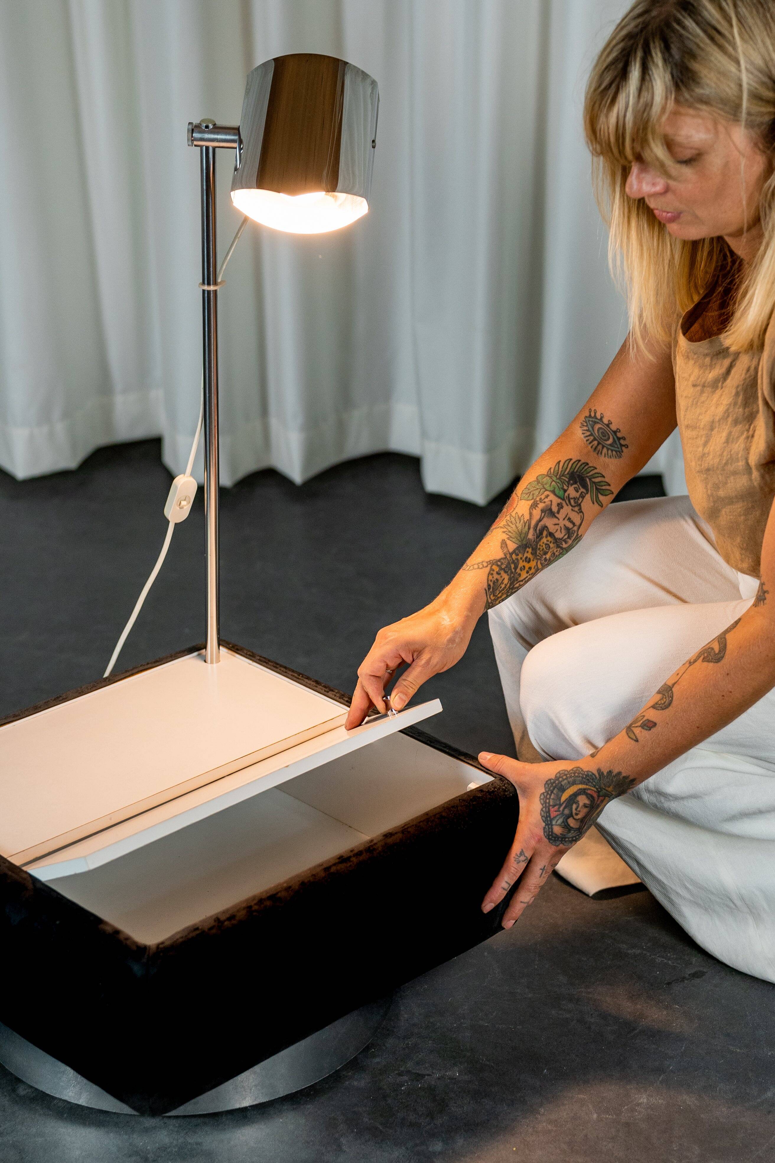 Set of 2 side tables with integrated lamp.