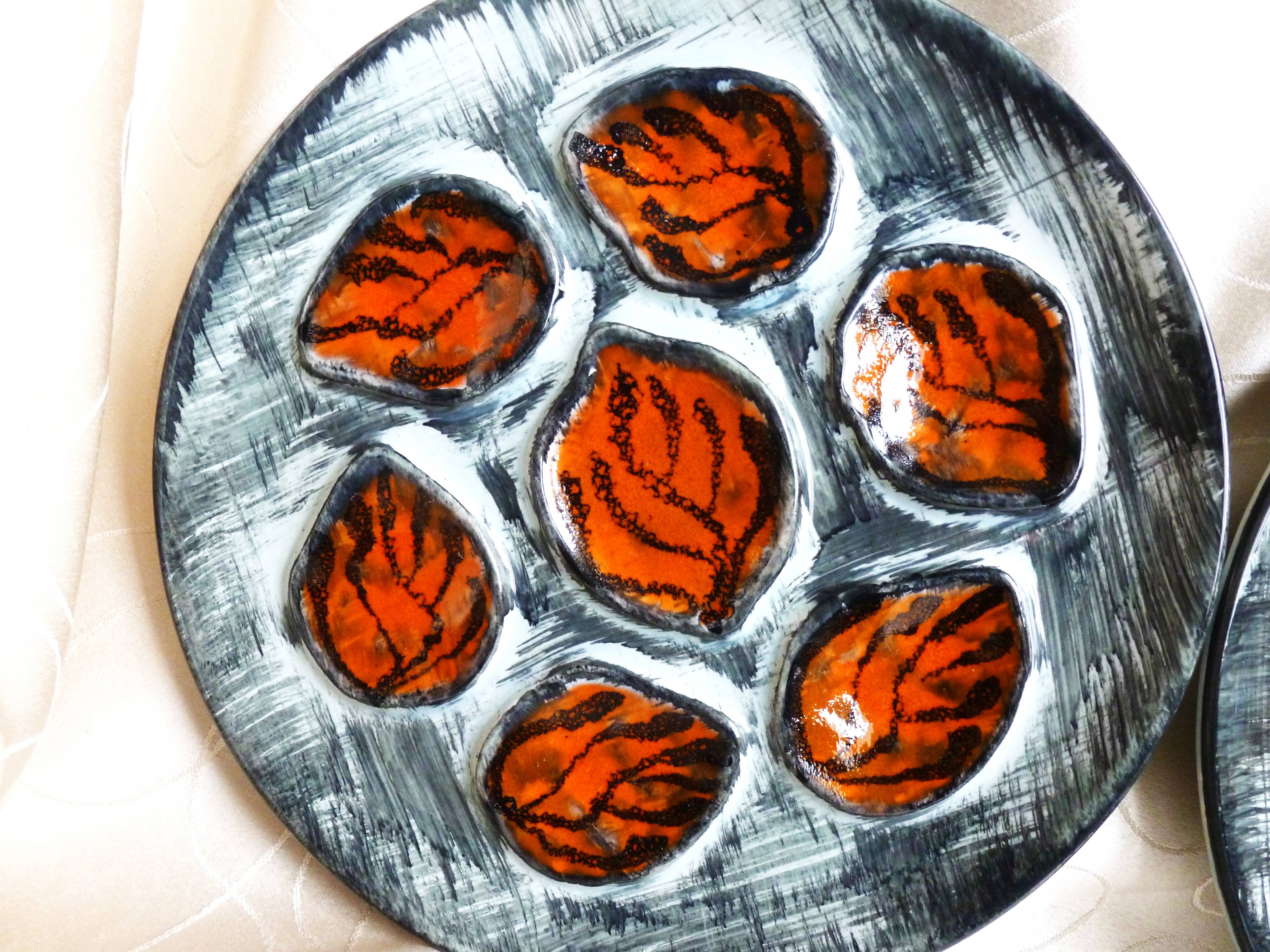 Hand-painted oyster plates - Plates from Pornic, France