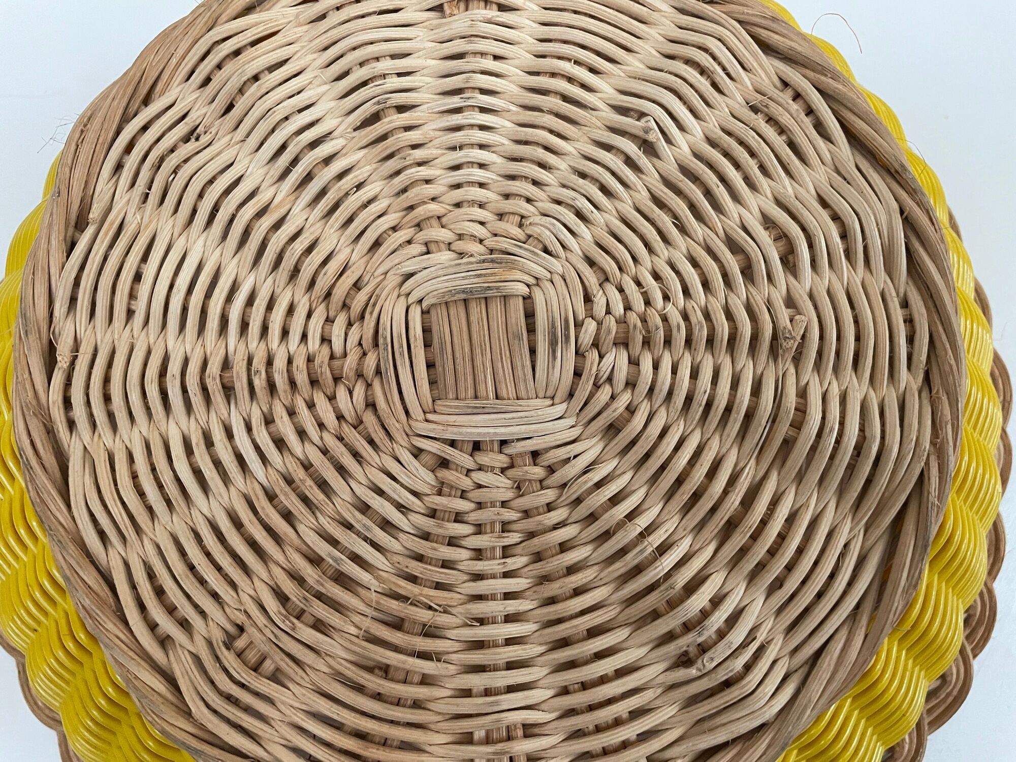 Panier à œufs Vintage En Fil De Fer Scoubidou Jaune - Années 70 - Déco Rétro