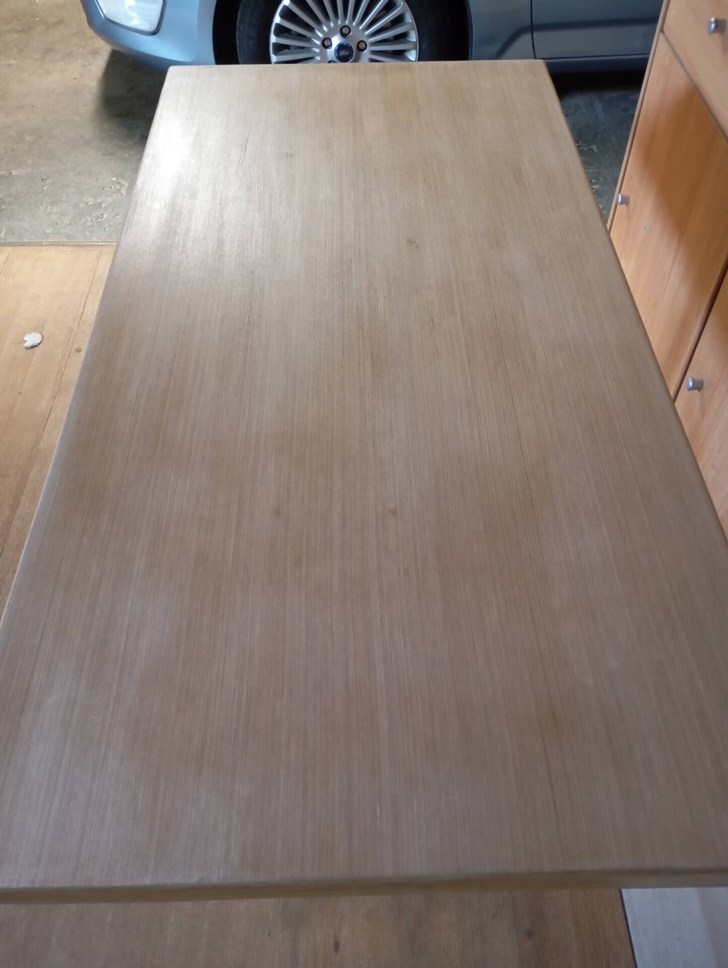 Table console vintage — Piètement en fonte & plateau en bois clair