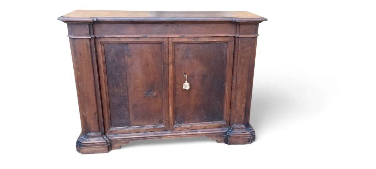 17th-century Tuscan walnut antique buffet