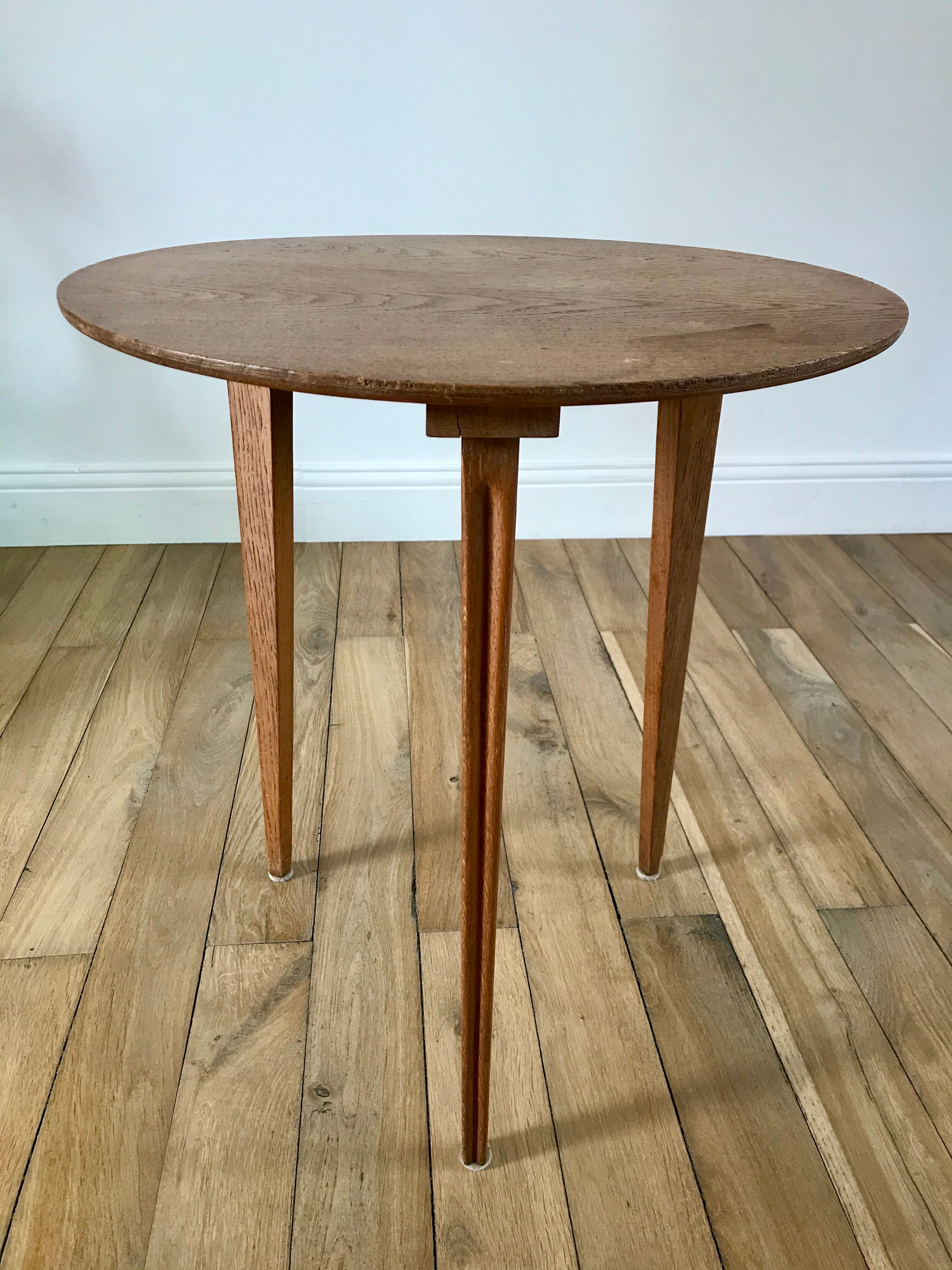 Tripod wood veneer side table 50-60s