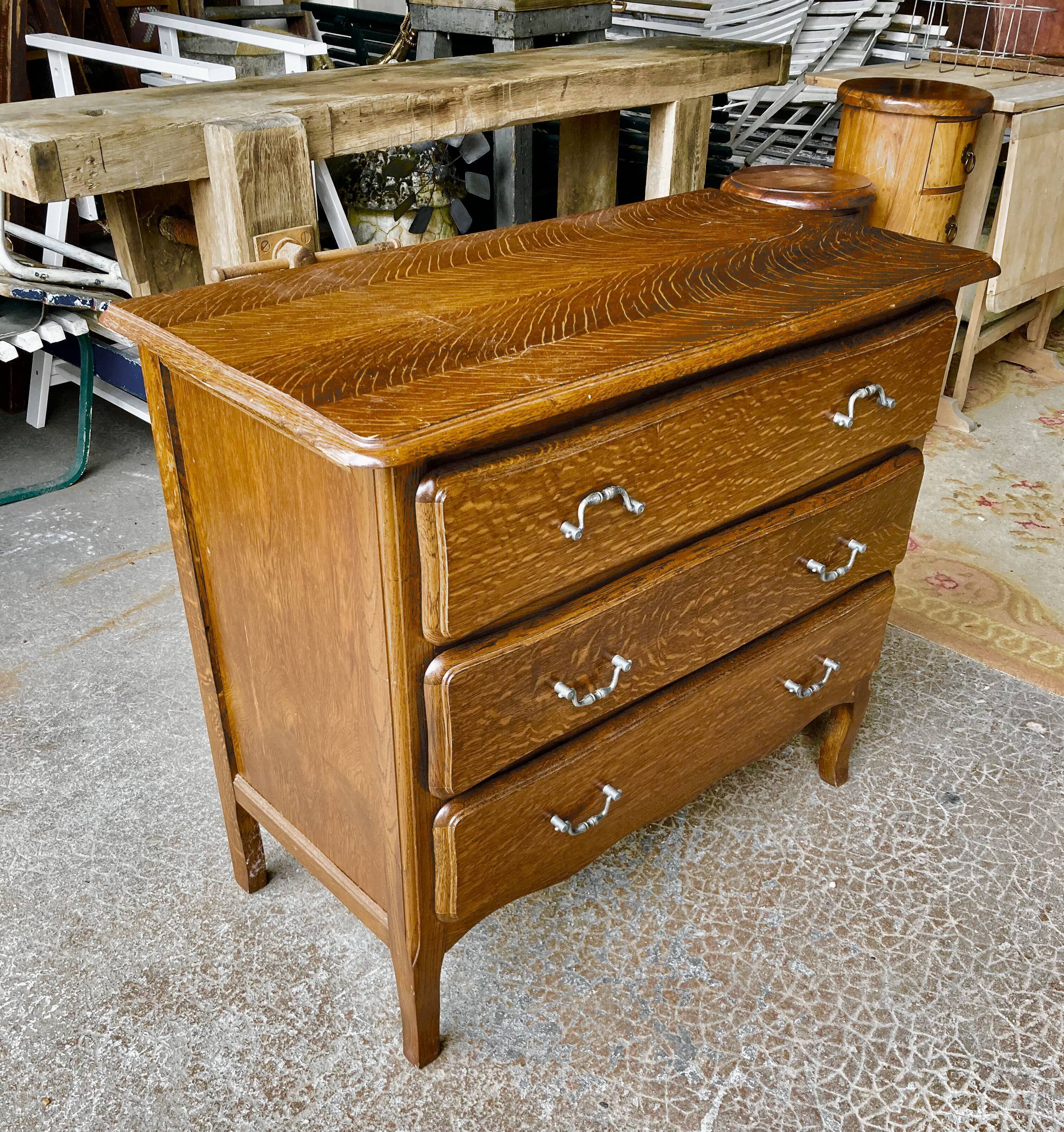 Neoclassical chest of drawers