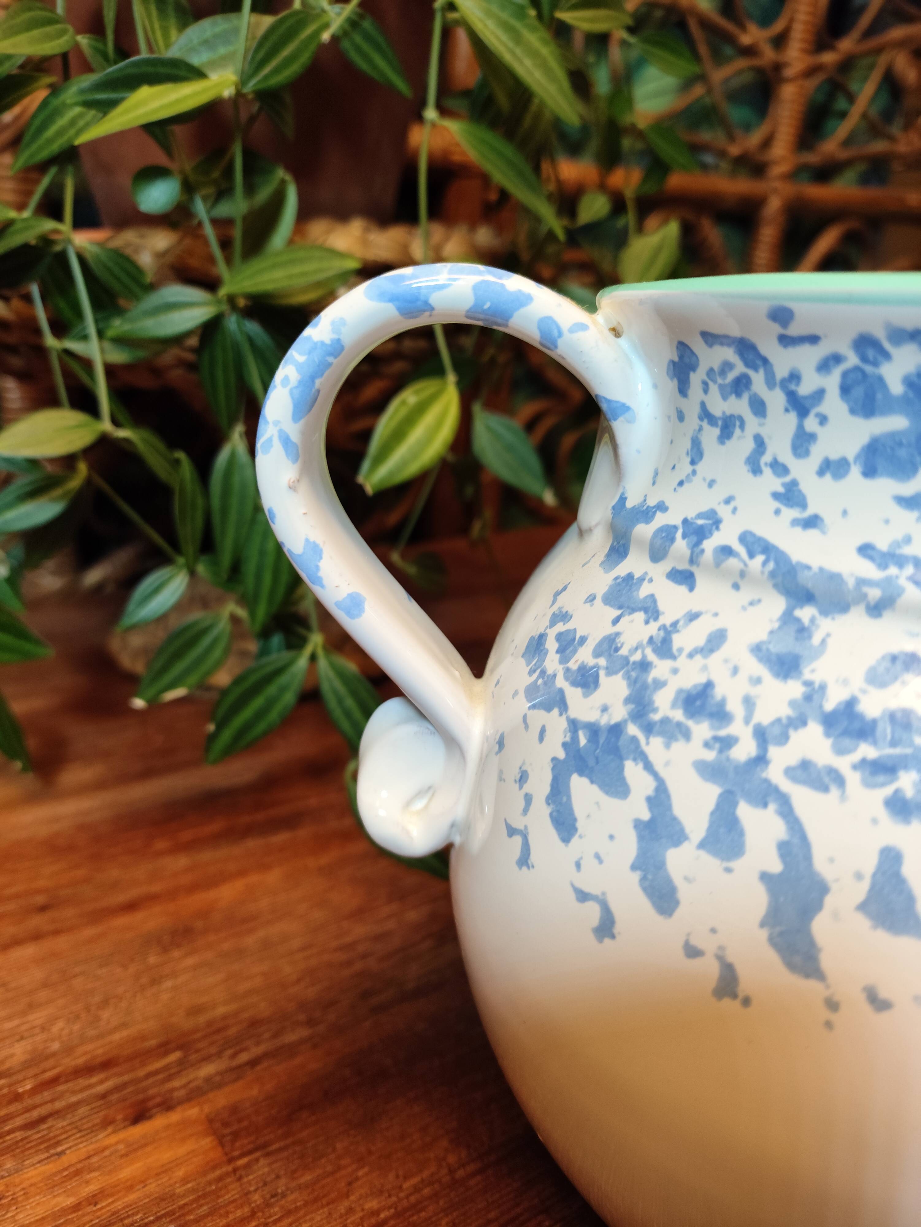 Pichet en Céramique Blanc Tacheté de Bleu