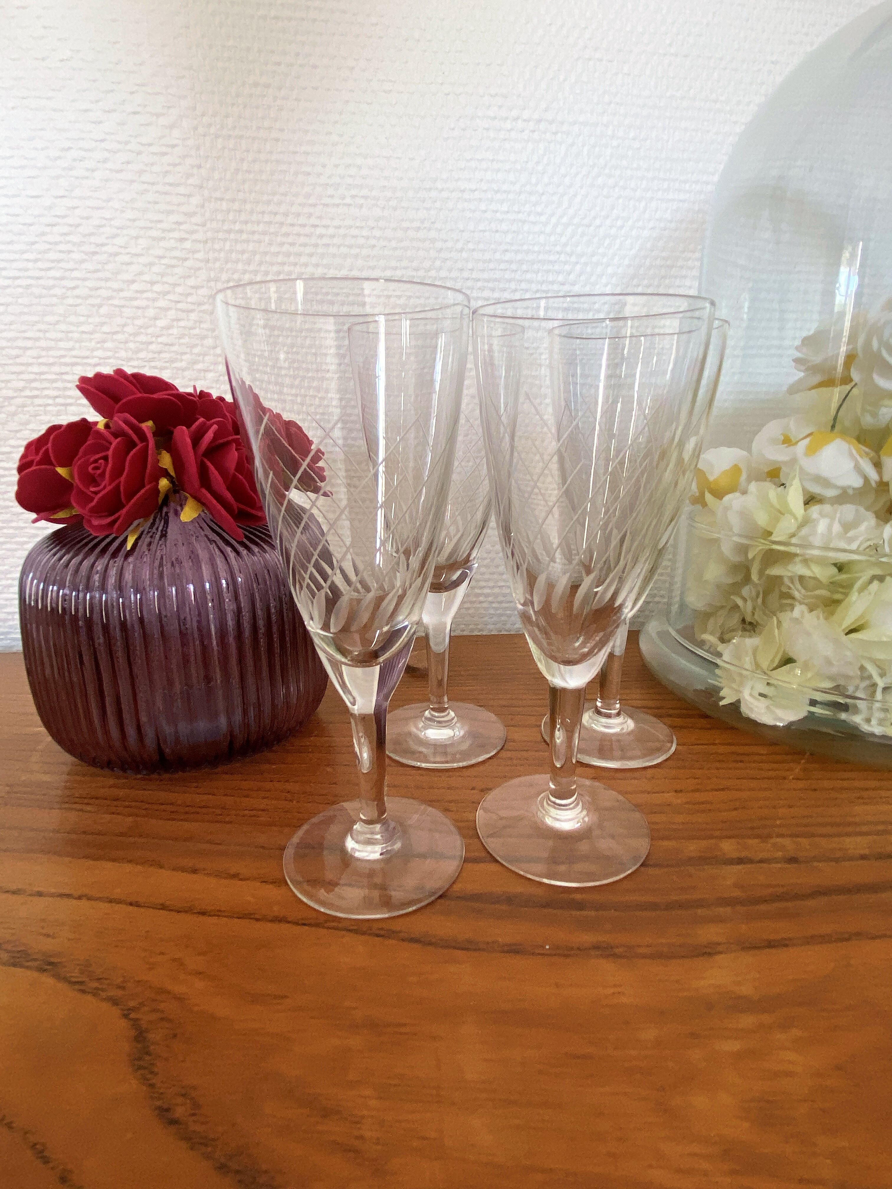 Set of 4 champagne flutes in engraved glass 10 cl