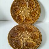 Duo of oyster plates in slip