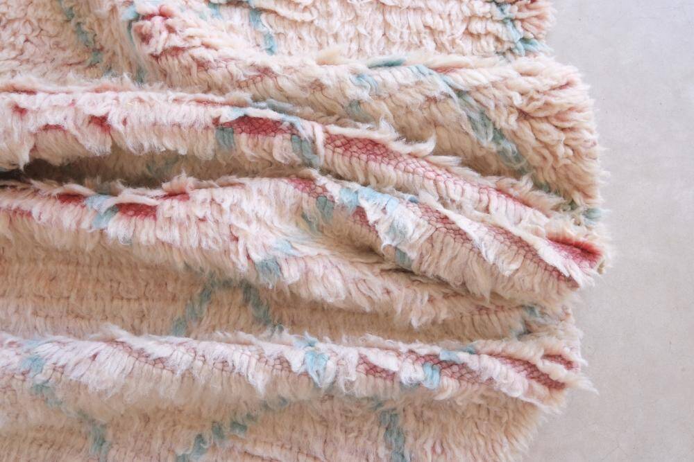 Moroccan Boujad rug in pink - 295 x 93 cm