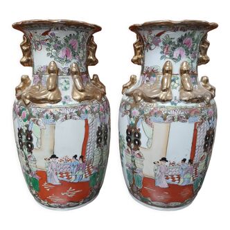 Une paire de vases en porcelaine chinoise début du 20ème siècle