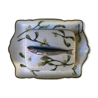 Box has vintage porcelain sardines