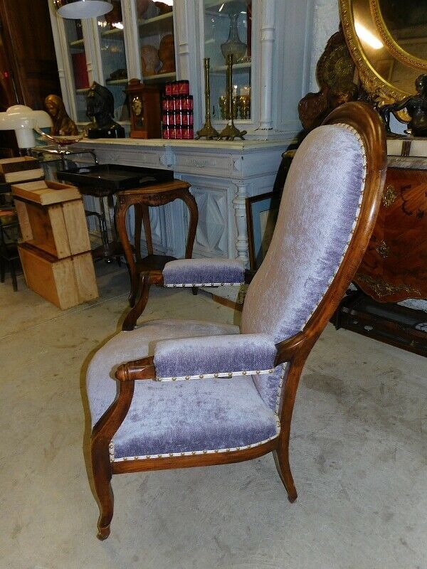 Relaxed Voltaire armchair with walnut racks