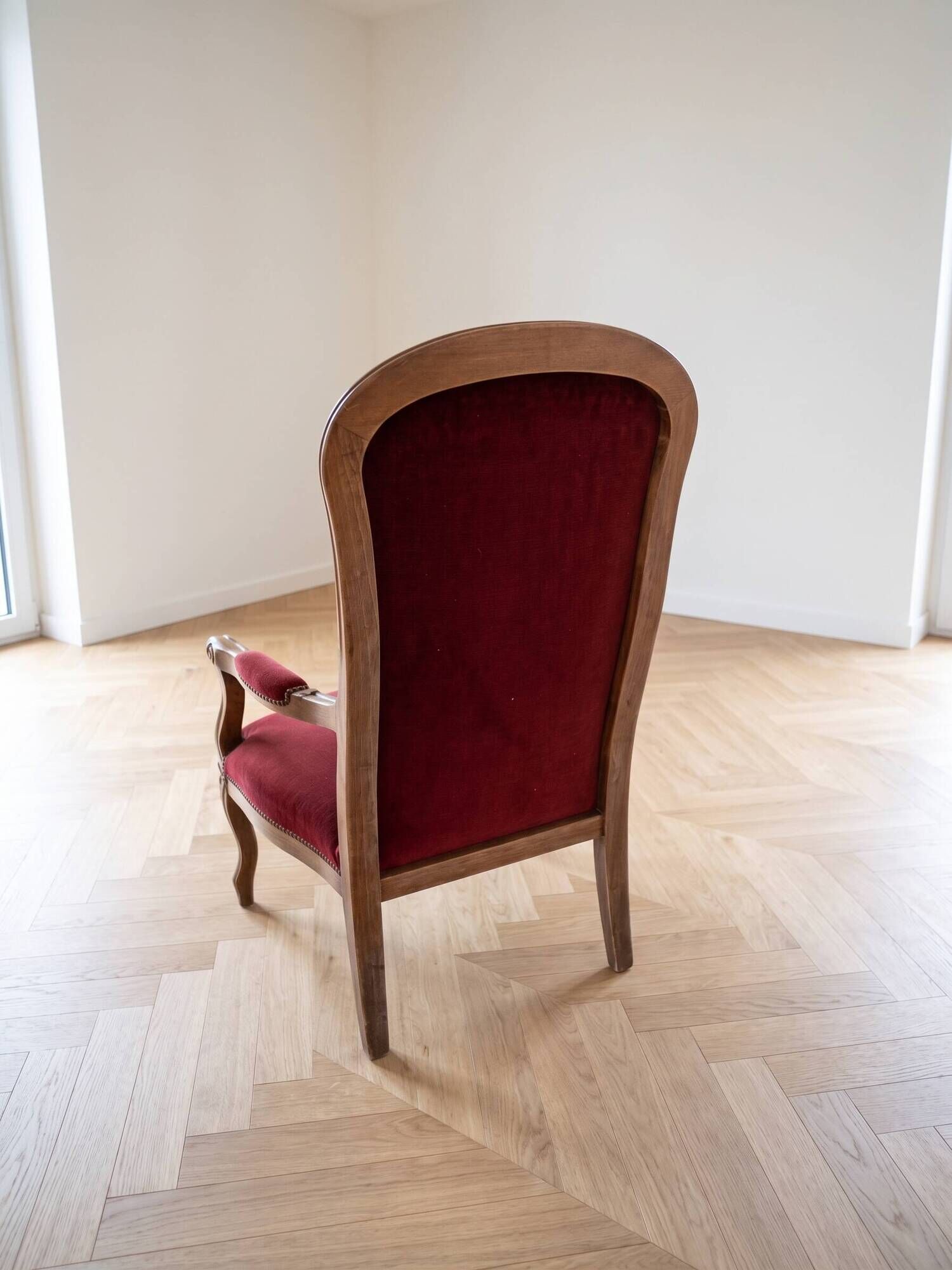 Louis XV style Voltaire armchair in wood and burgundy fabric.