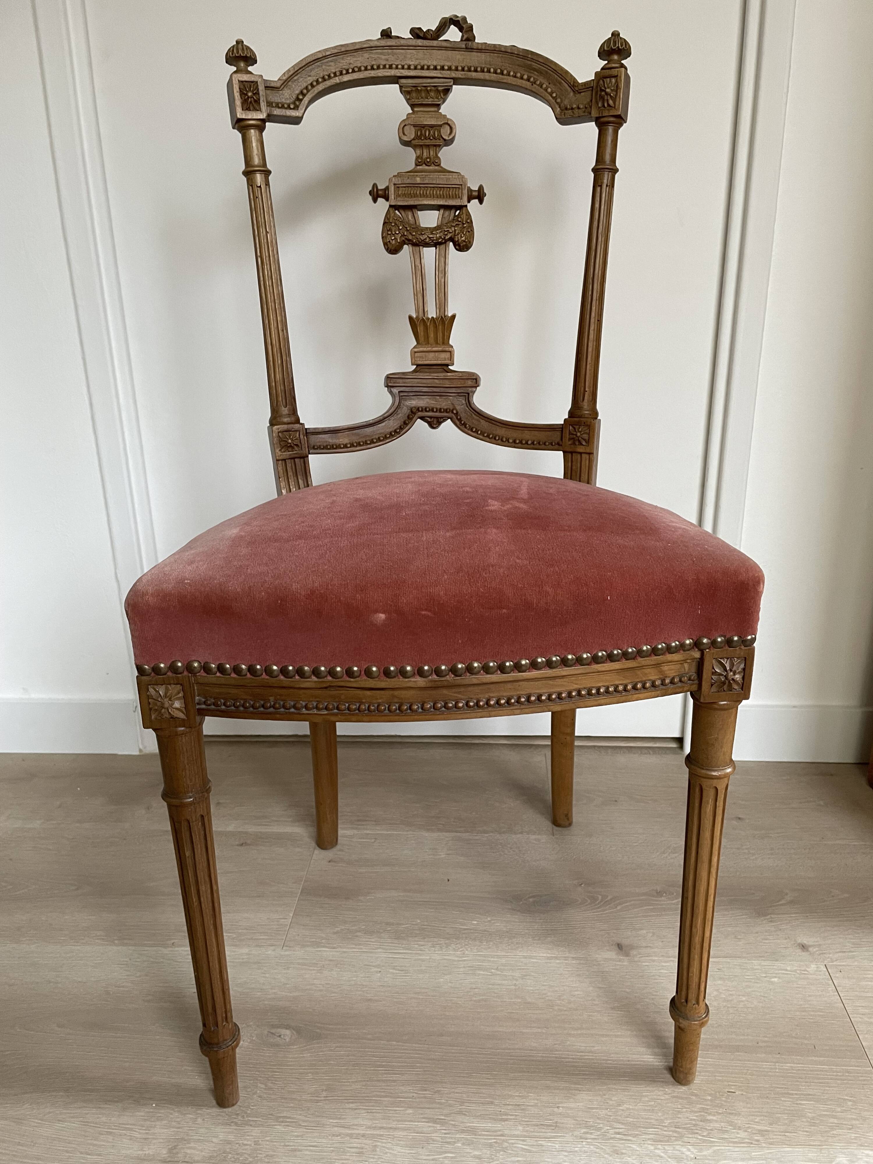 Timeless elegance for this Louis XVI style chair, in carved wood