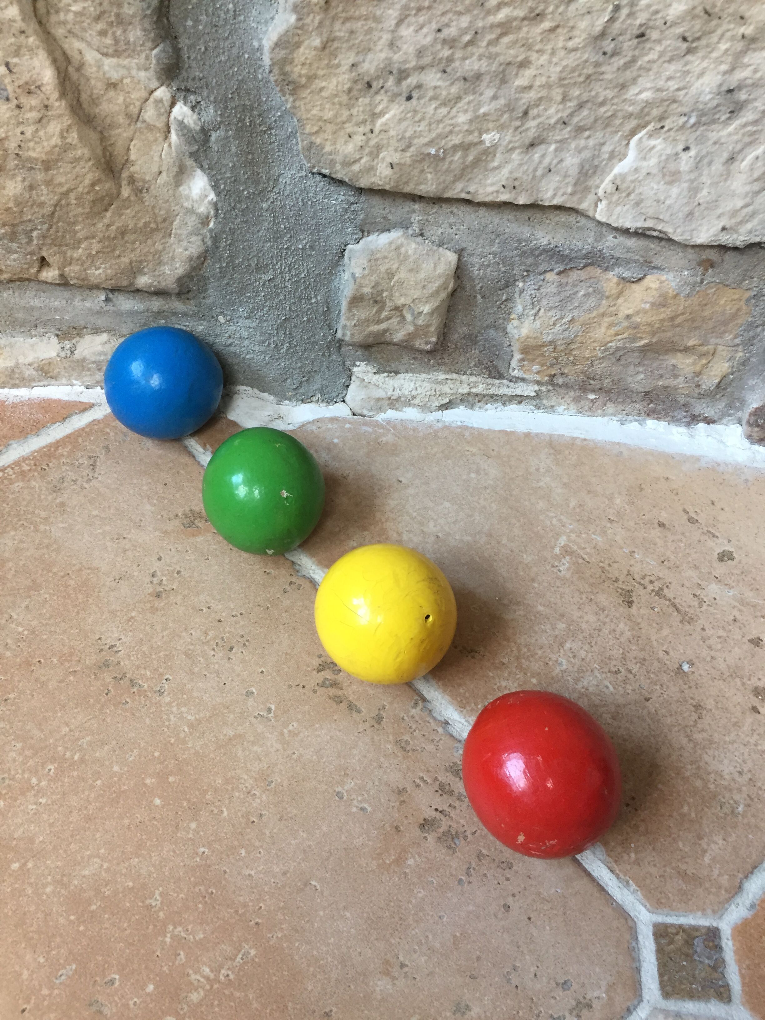 Jeu de croquet ancien en bois dans son charriot à roulettes Selency