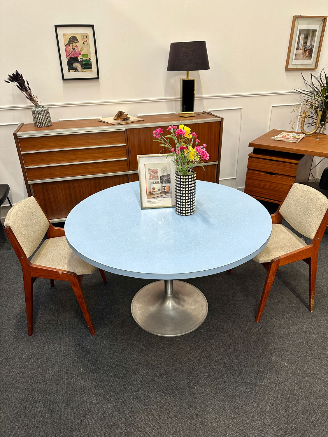 Tulip dining table