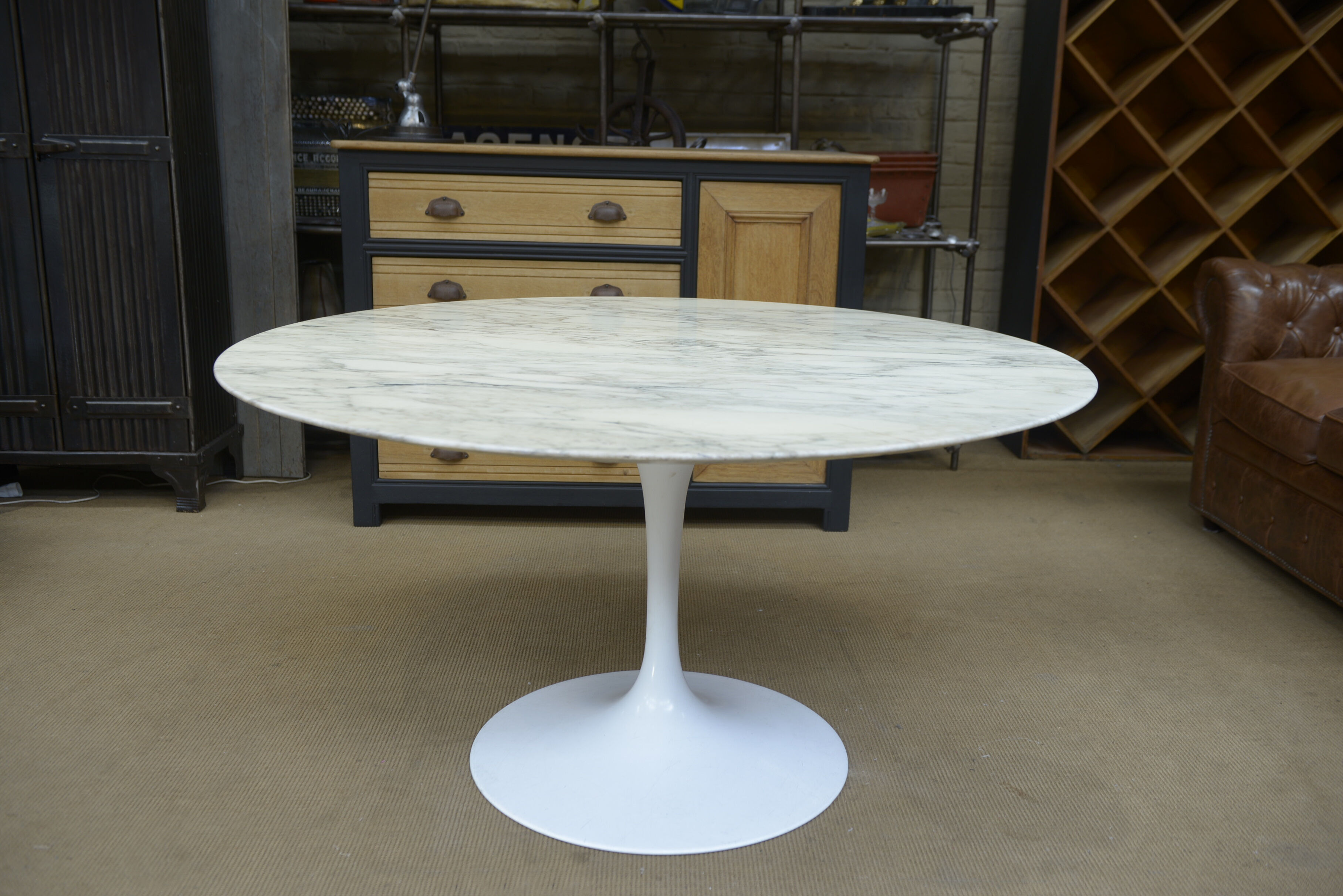 Round table "tulip 137" in marble, Eero Saarinen, Knoll 1960
