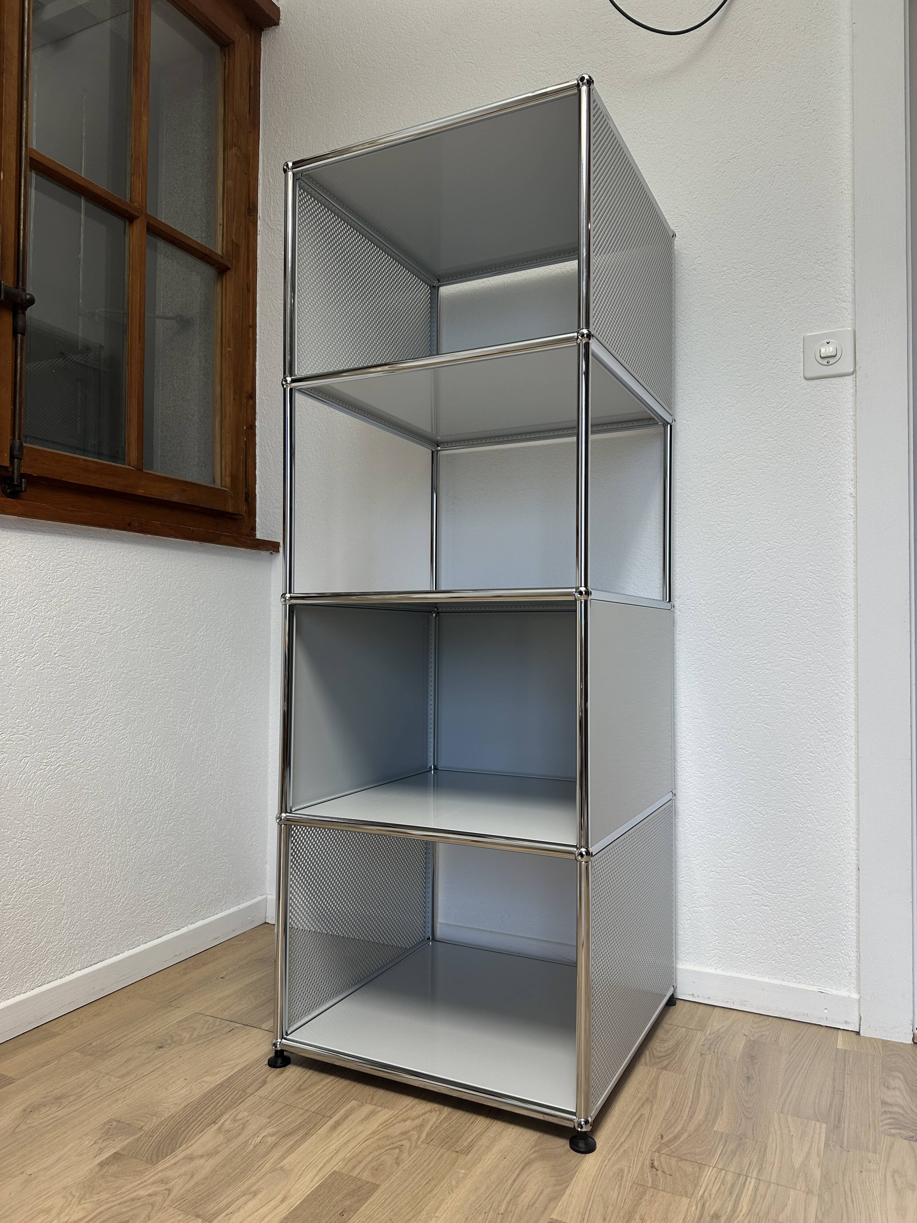 USM Haller shelf in light grey
