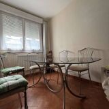 Table en verre fumé