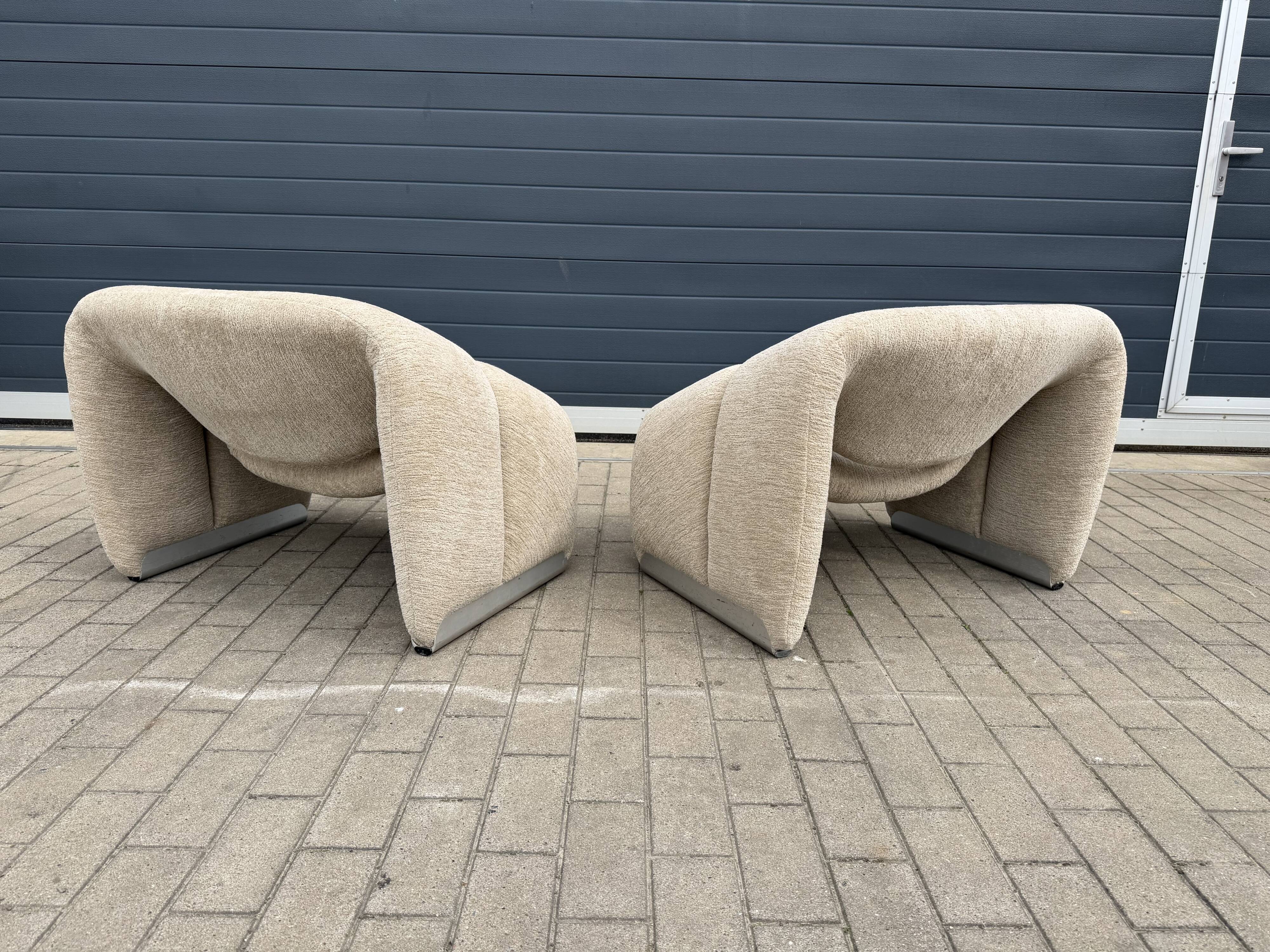 2x Artifort Groovy F598 Pierre Paulin, Pierre Frey: Chenille Igor (Sable)