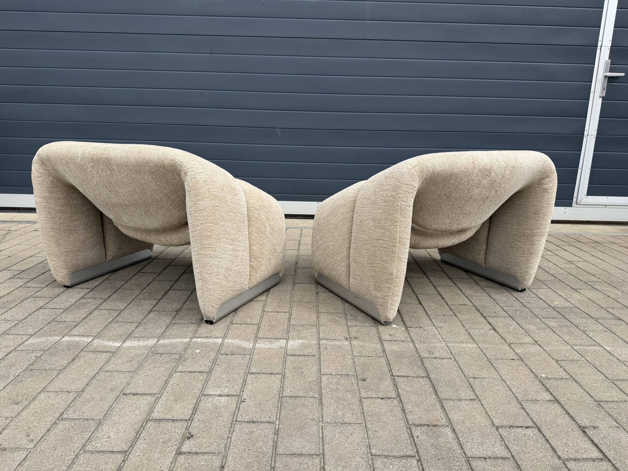 2x Artifort Groovy F598 Pierre Paulin, Pierre Frey: Chenille Igor (Sable)