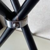 Folding wire tripod stool