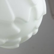 Lampe suspendue en laiton et opaline italienne du milieu du siècle