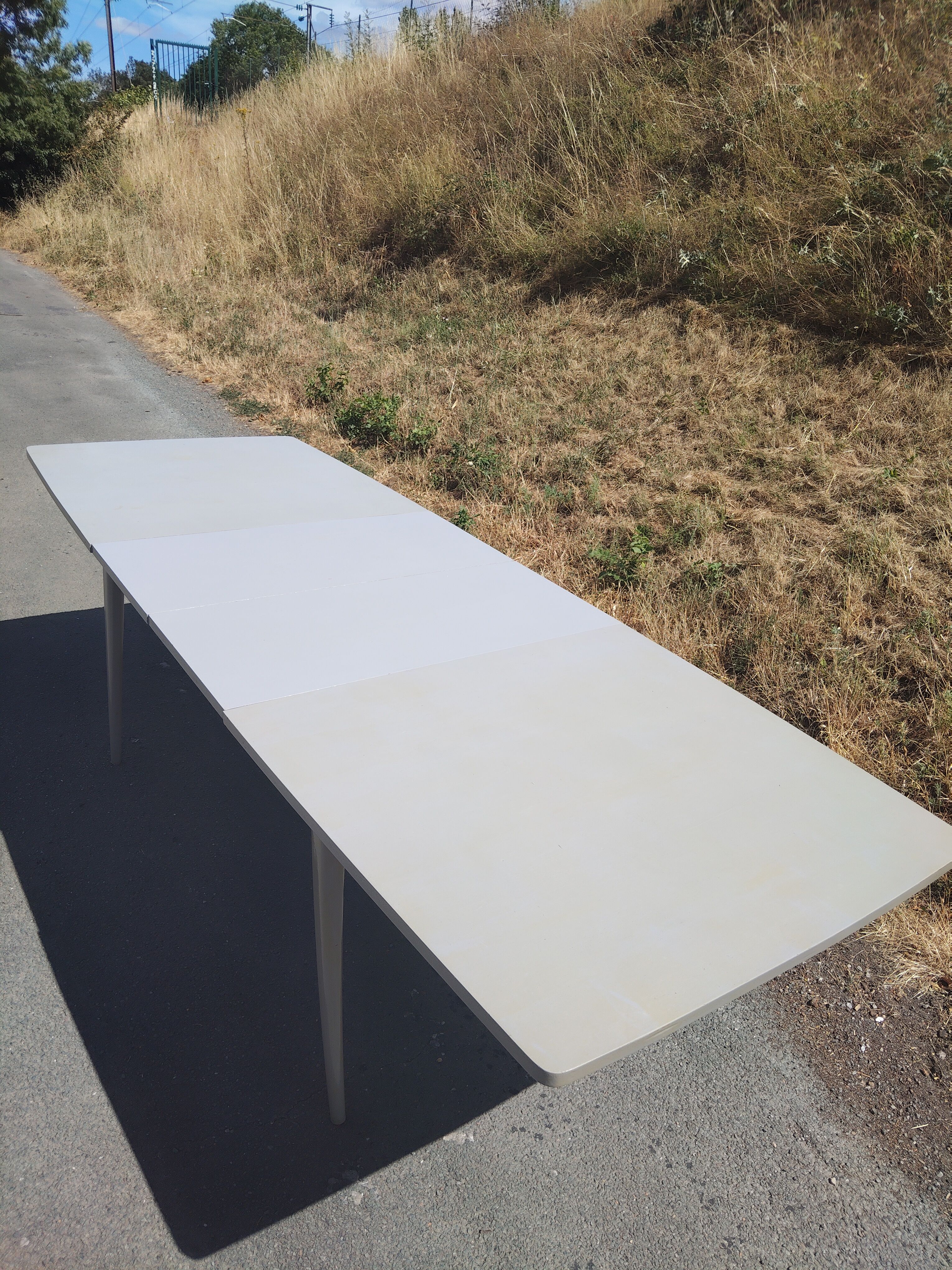 Large vintage extendable dining table – splayed legs