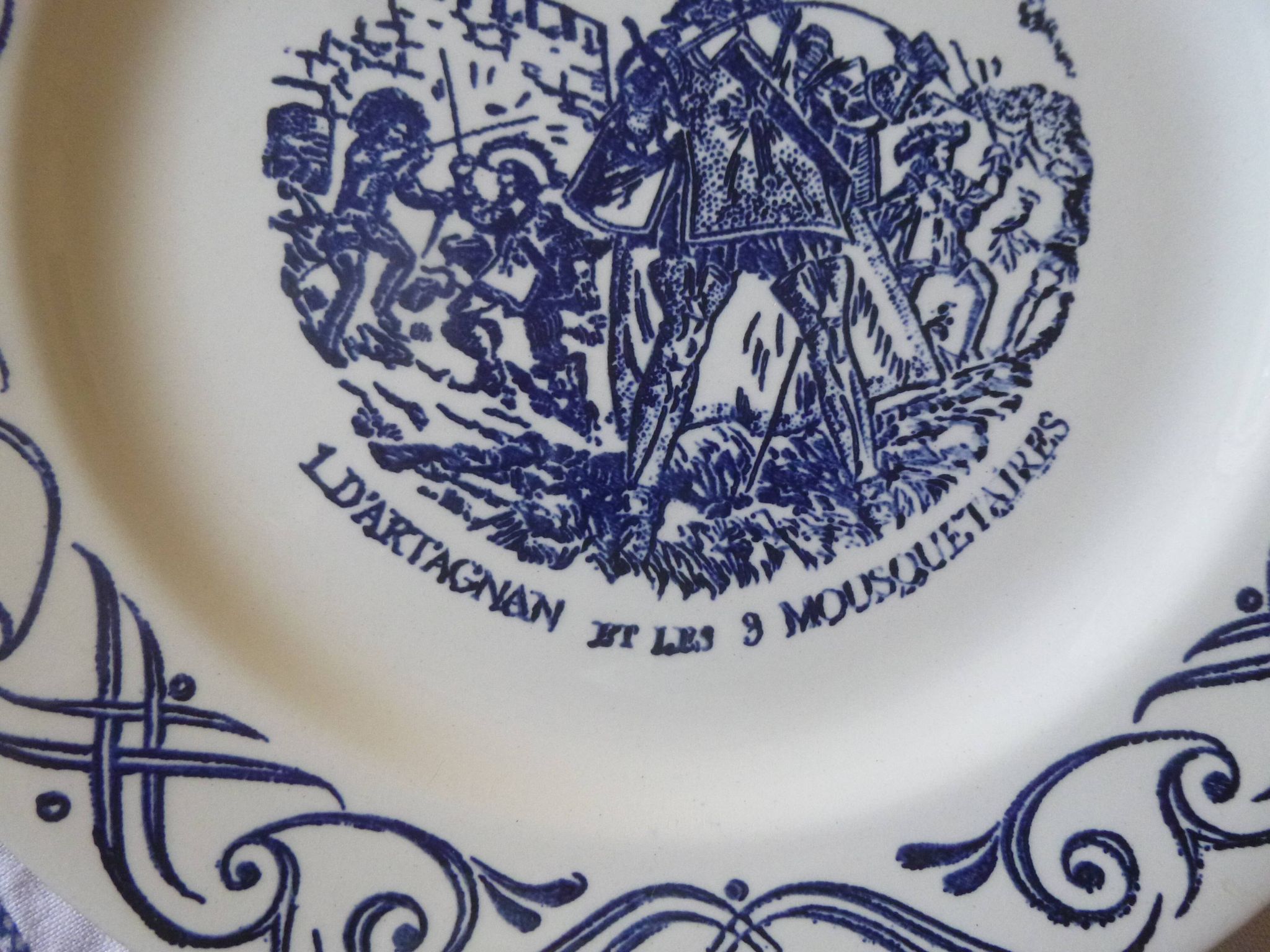 3 Yoplait advertising plates - The 3 musketeers