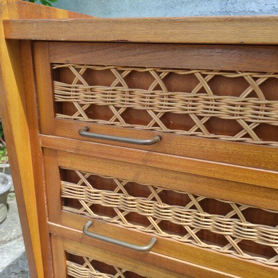 Vintage chest of drawers in wood and rattan