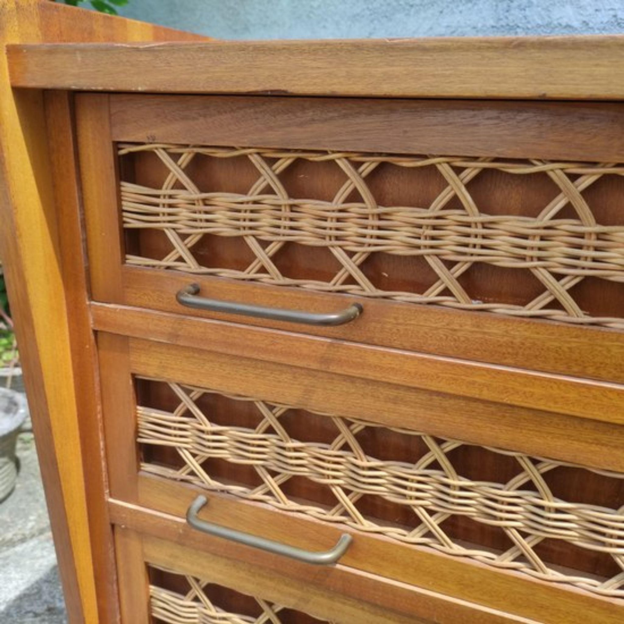 Commode vintage en bois et rotin