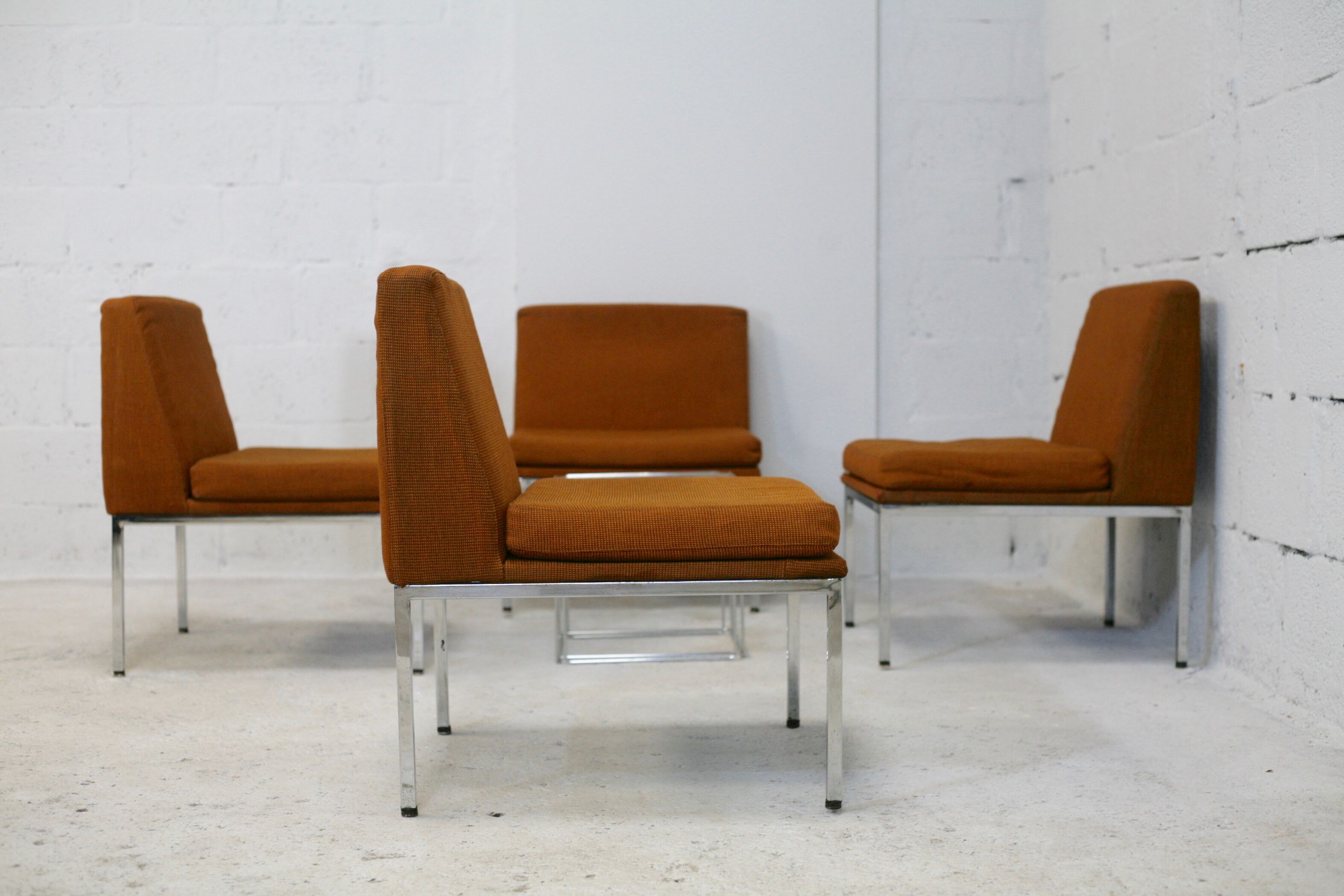 Ensemble de 10 chauffeuses de Louis Baillon, édition Planforms formant canapé modulable, circa 1950