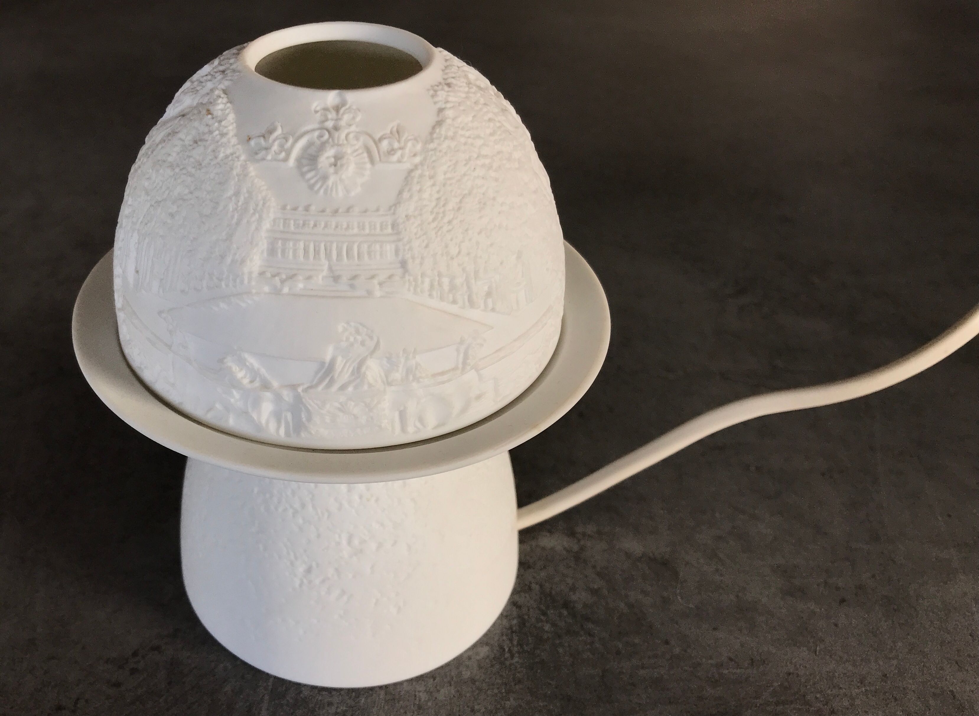 LAMP Night light Lithophanie BERNARDAUD Limoges in BISCUIT decoration VERSAILLE signed