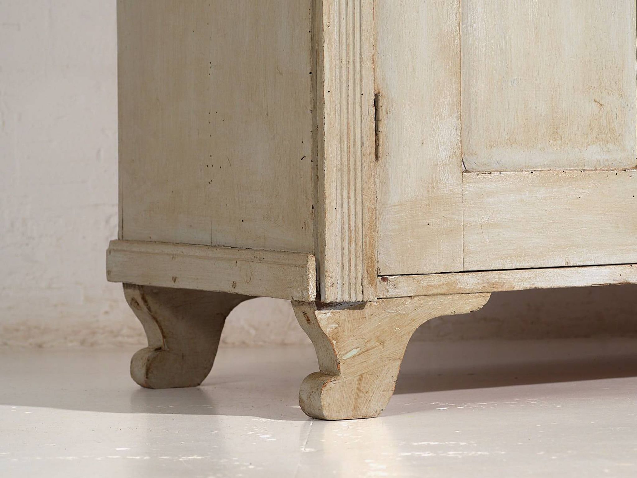 Old Provençal French chest of drawers (c.1920)