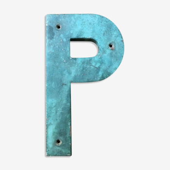 Ancienne lettre enseigne métal peint P