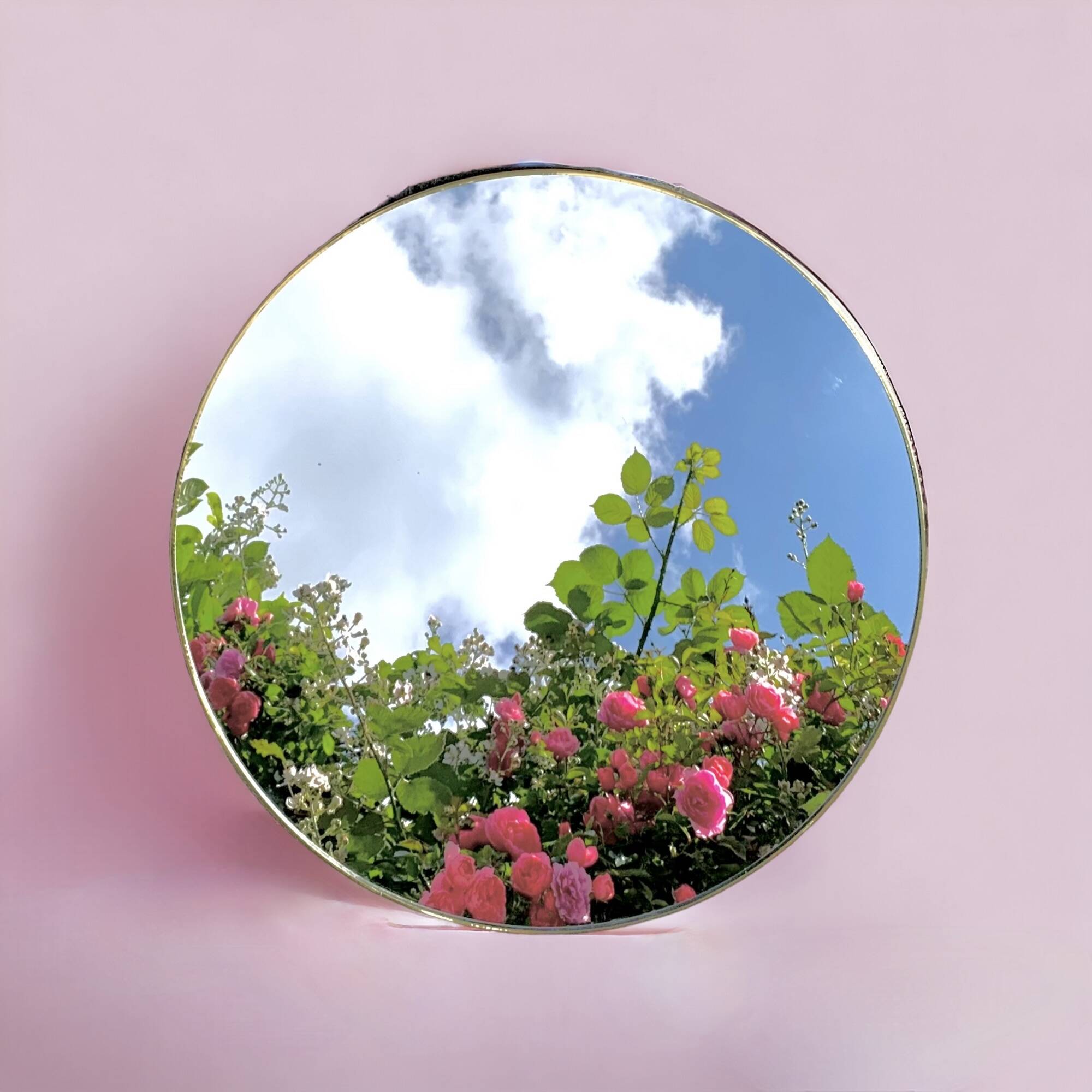 Round mirror with brass rim - 55 cm