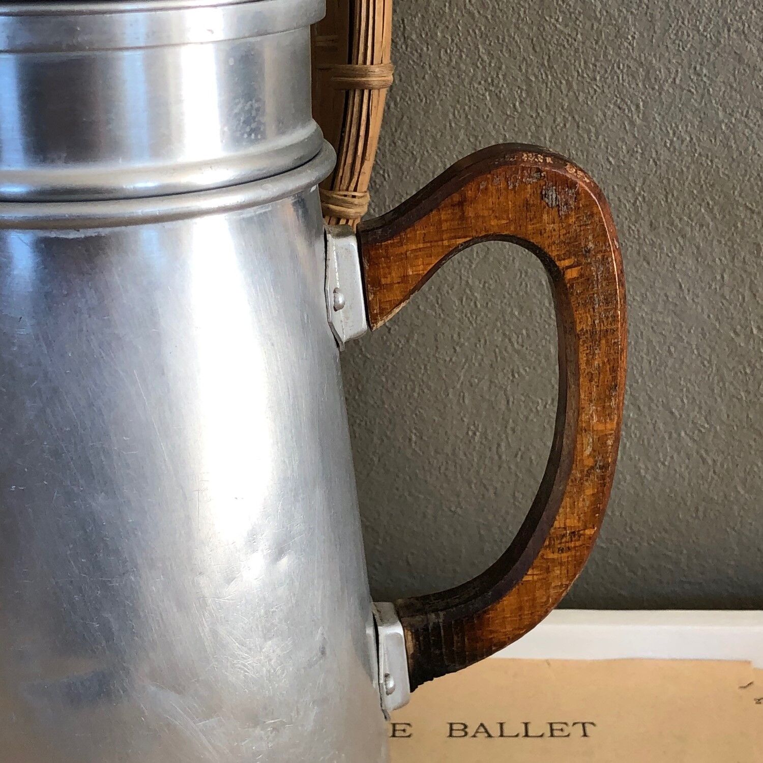 Aluminium and wooden handle coffee maker
