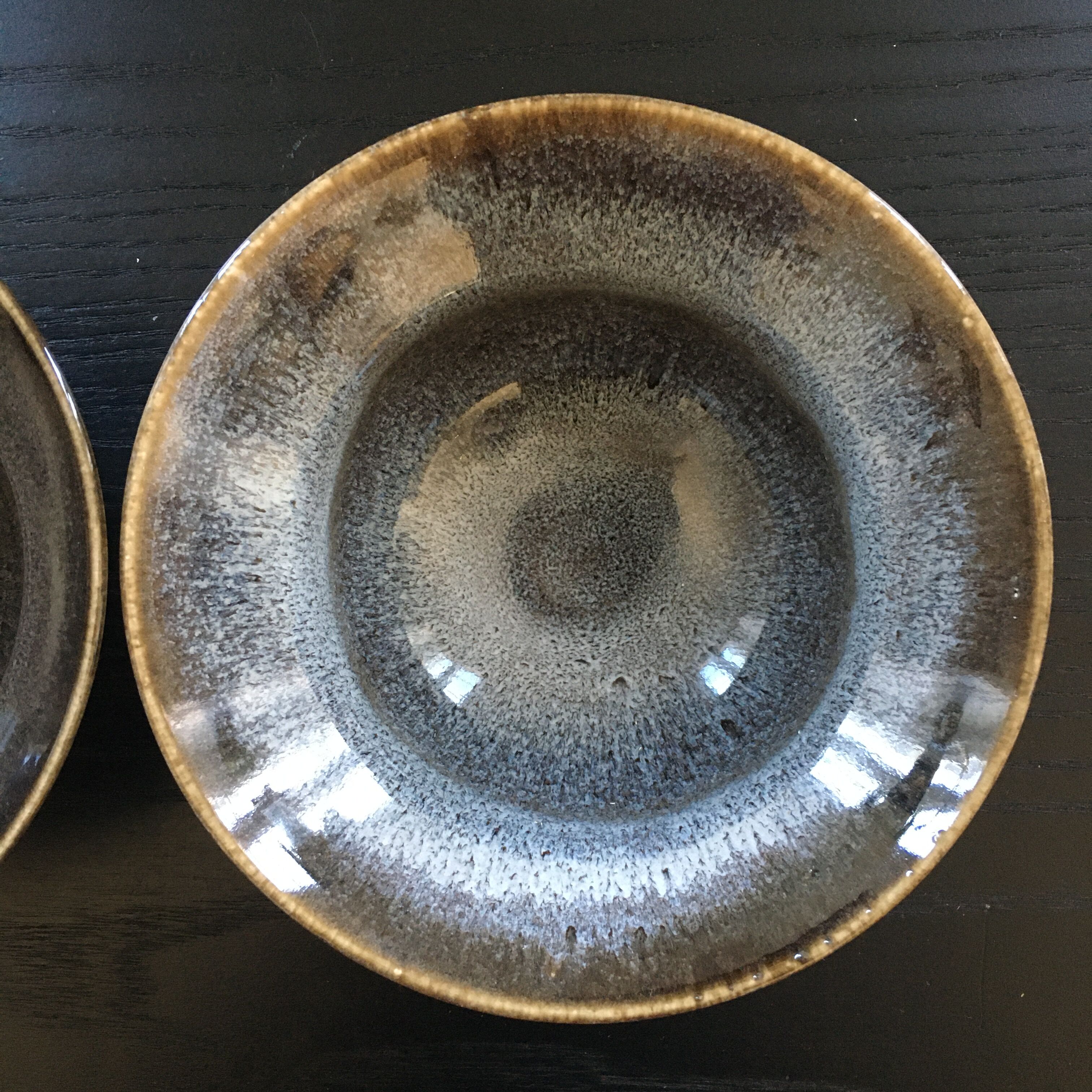 Lot 2 glazed stoneware cups