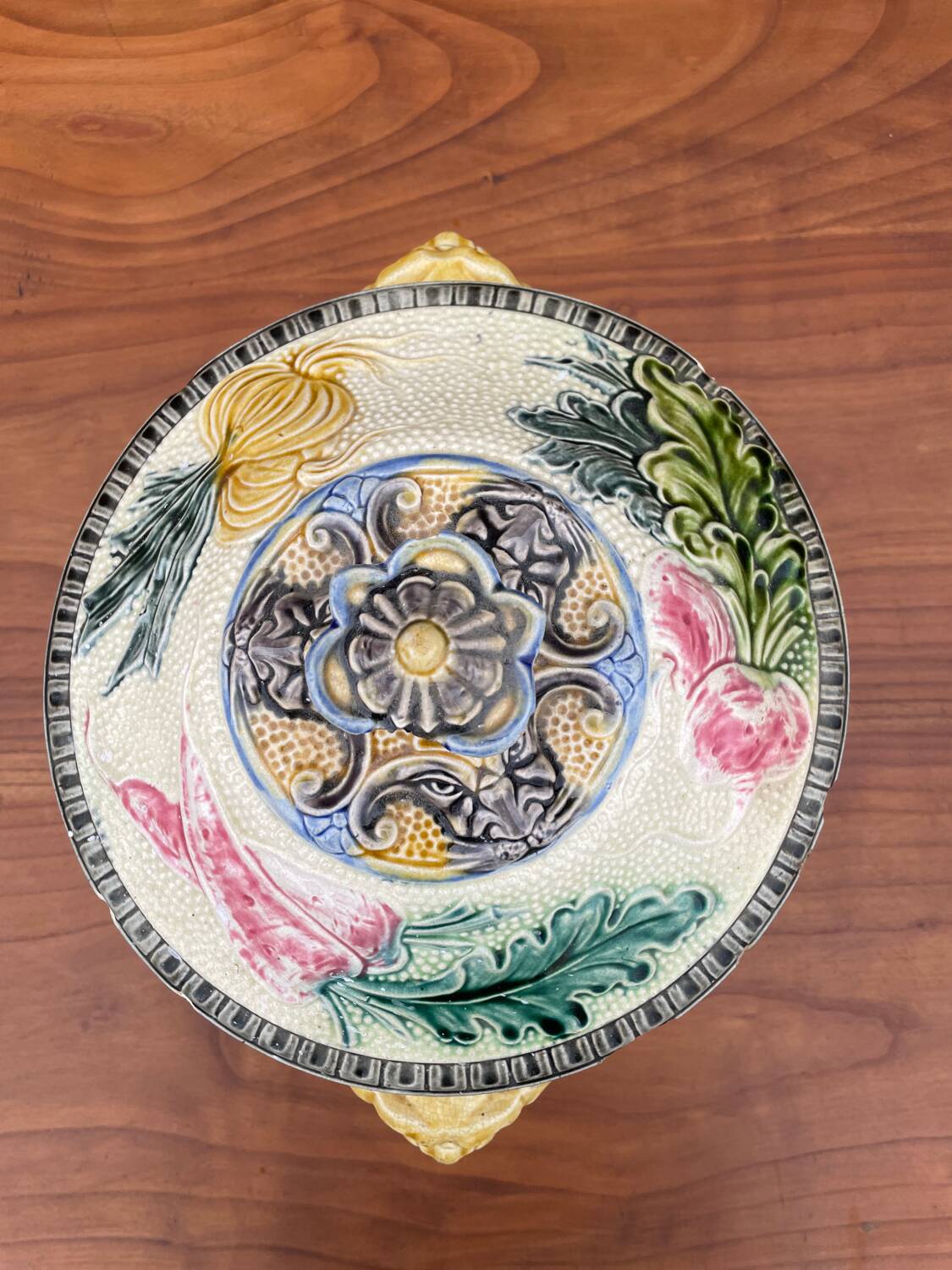 Earthenware soup tureen, 19th century