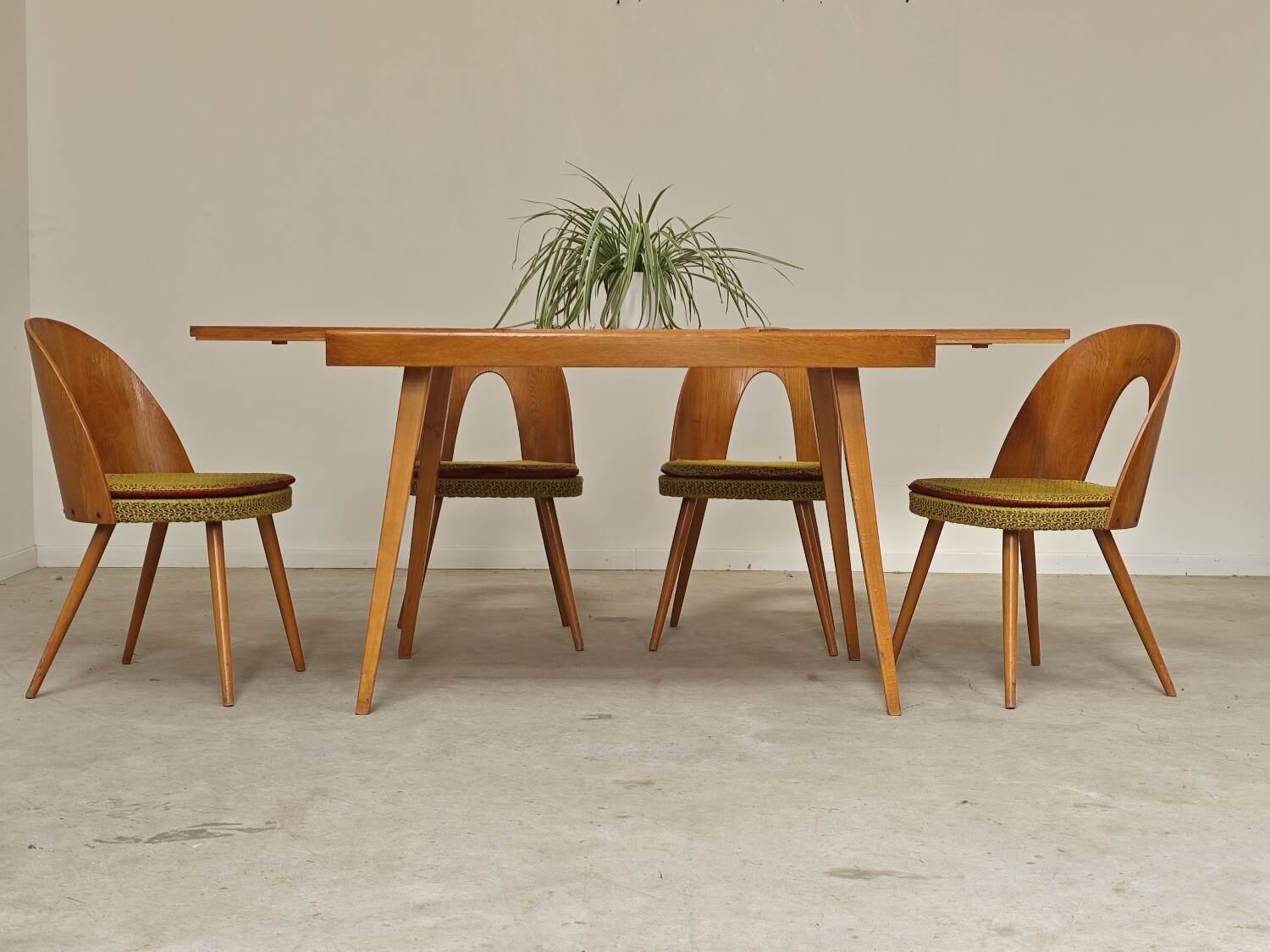 Table a manger a rallonge par Frantisek Jirak pour Tatra , 1960n