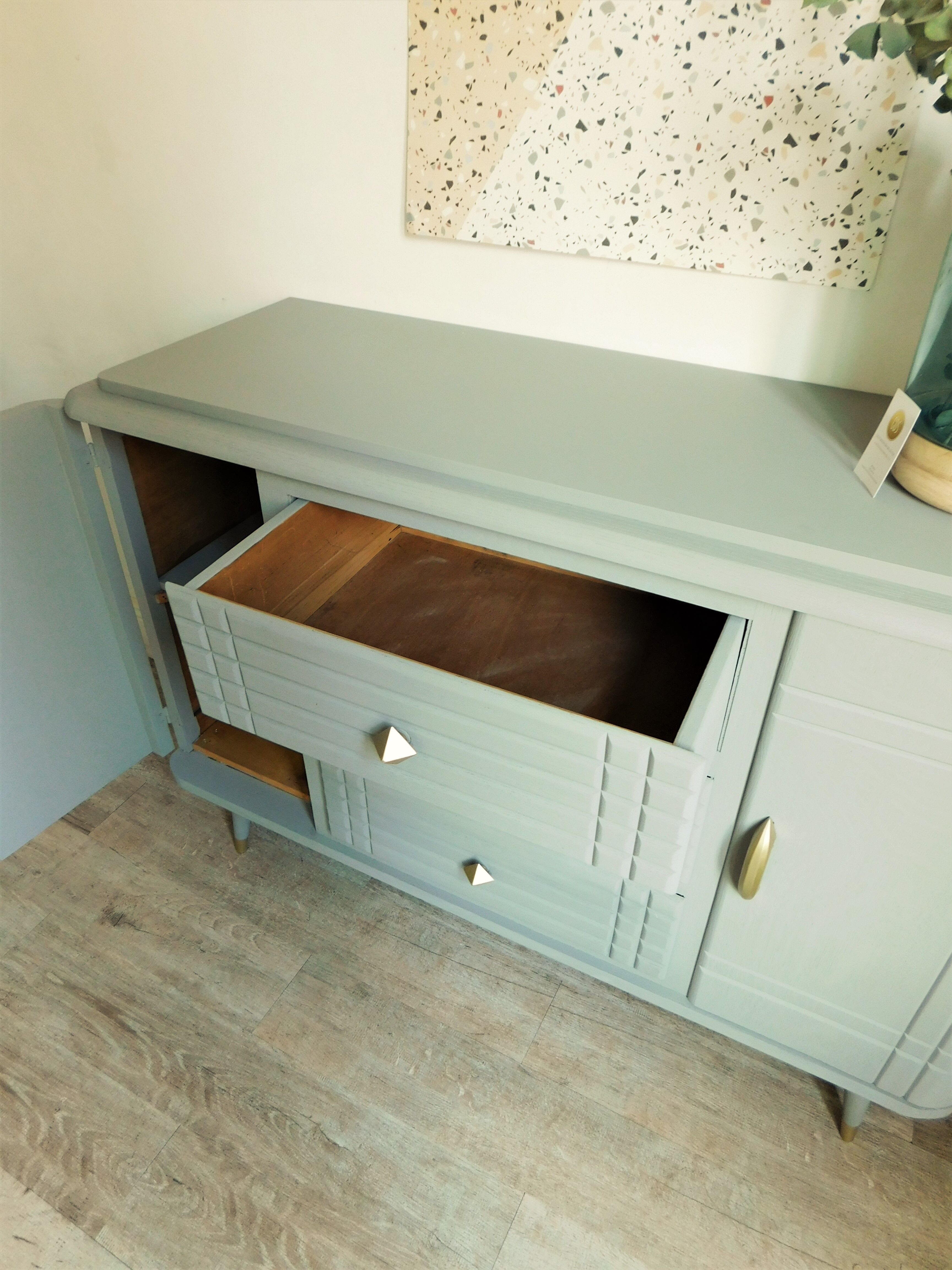 Buffet graphique gris