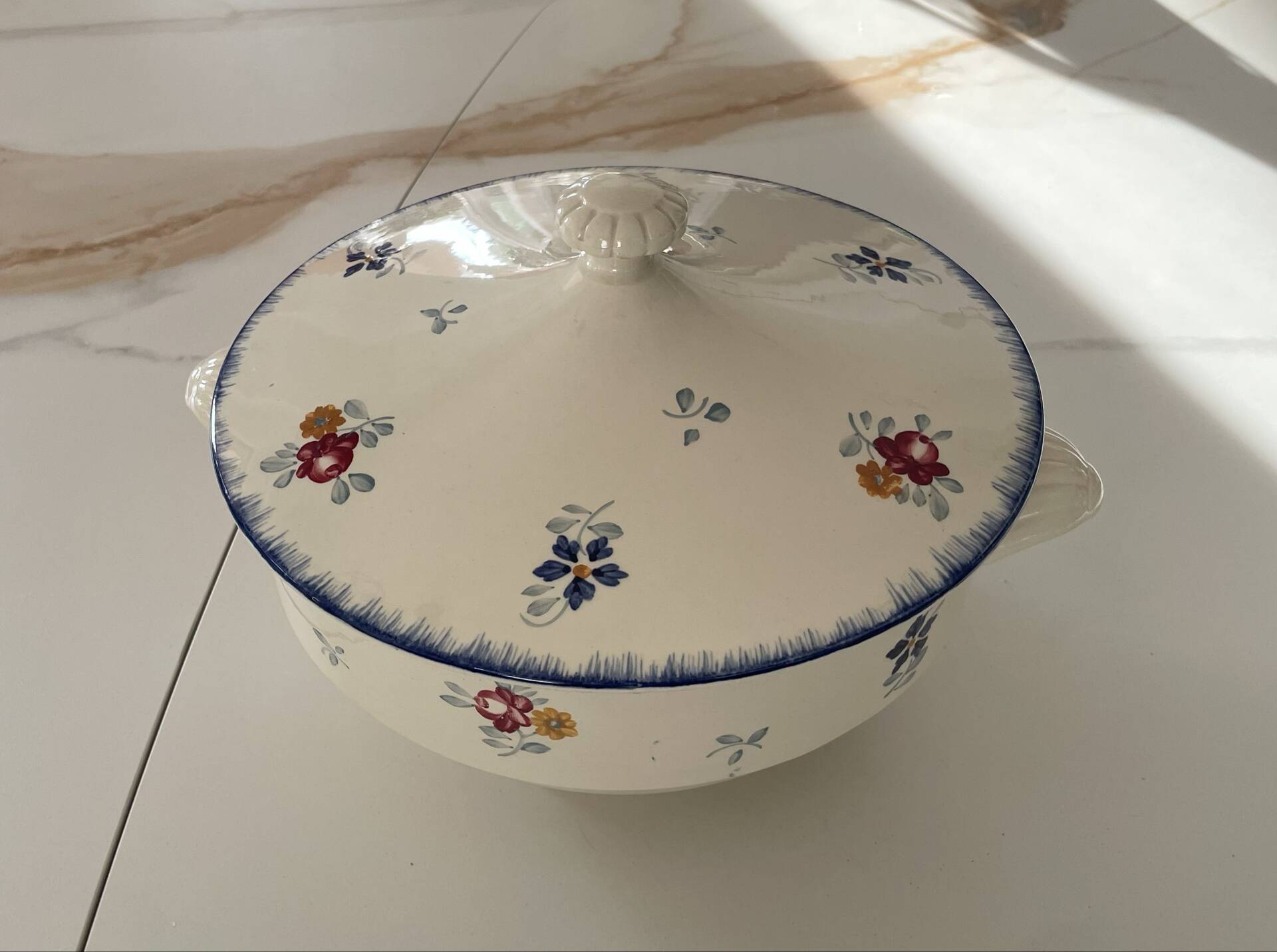 Digoin Sarreguemines soup tureen, Dannemarie model, 1950s, French soup.