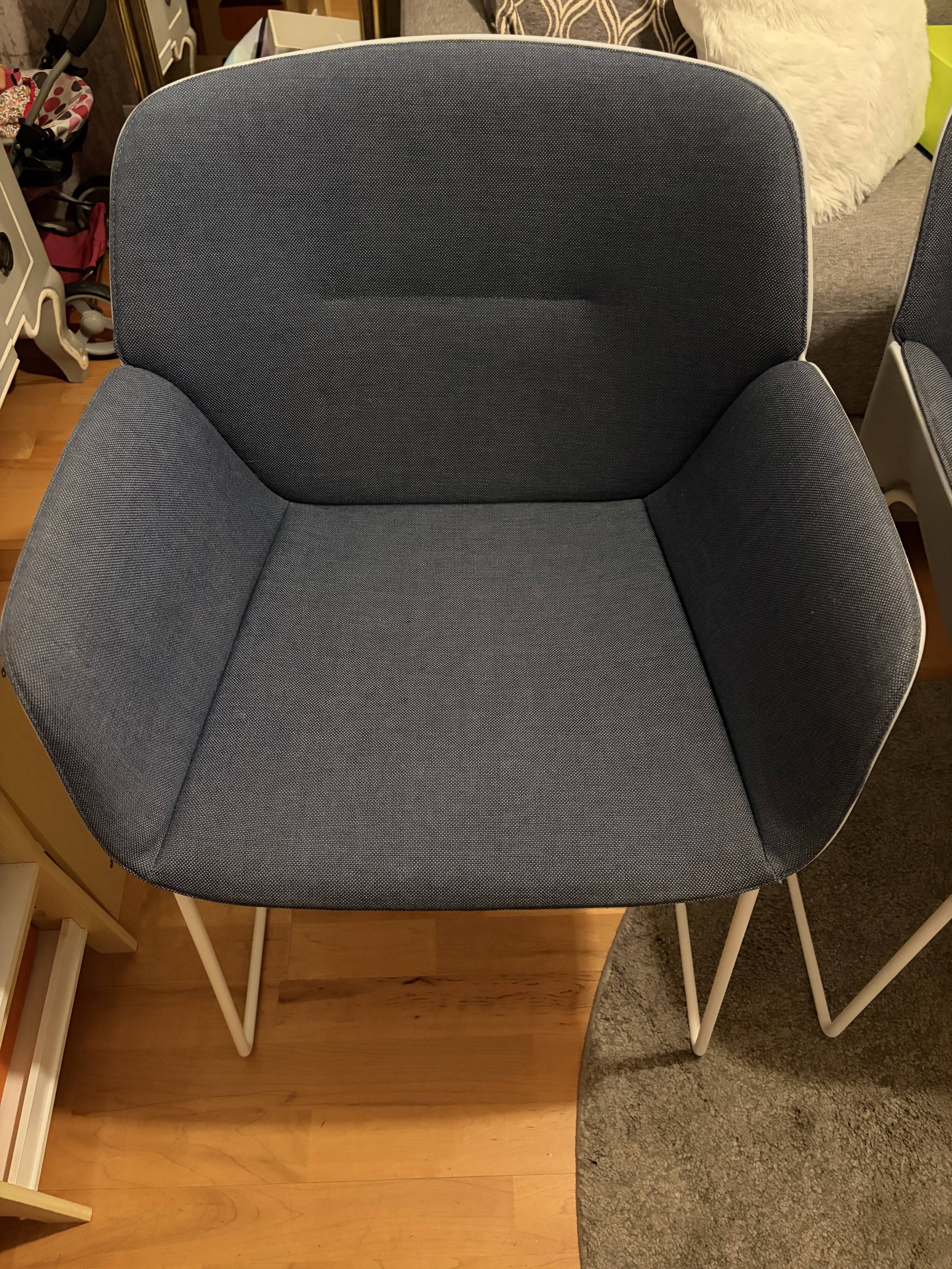 Andreu World Flex Armchair