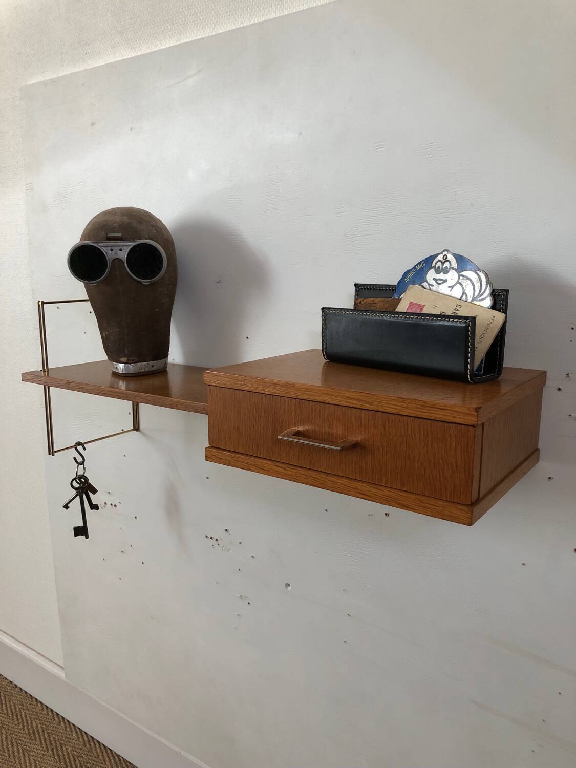 Wall console